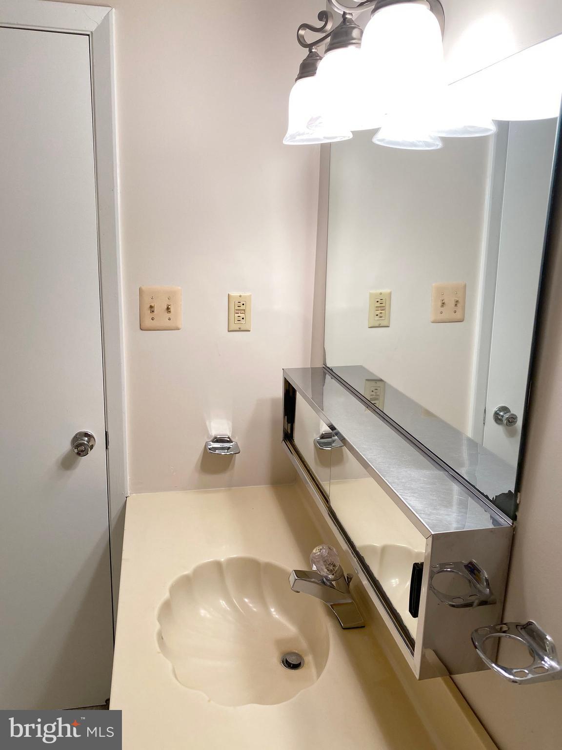 ANNAPOLIS ROADS WEST - Residential