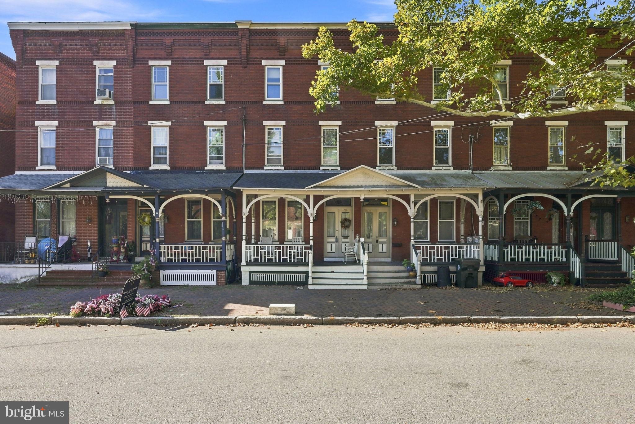 338 E UNION STREET