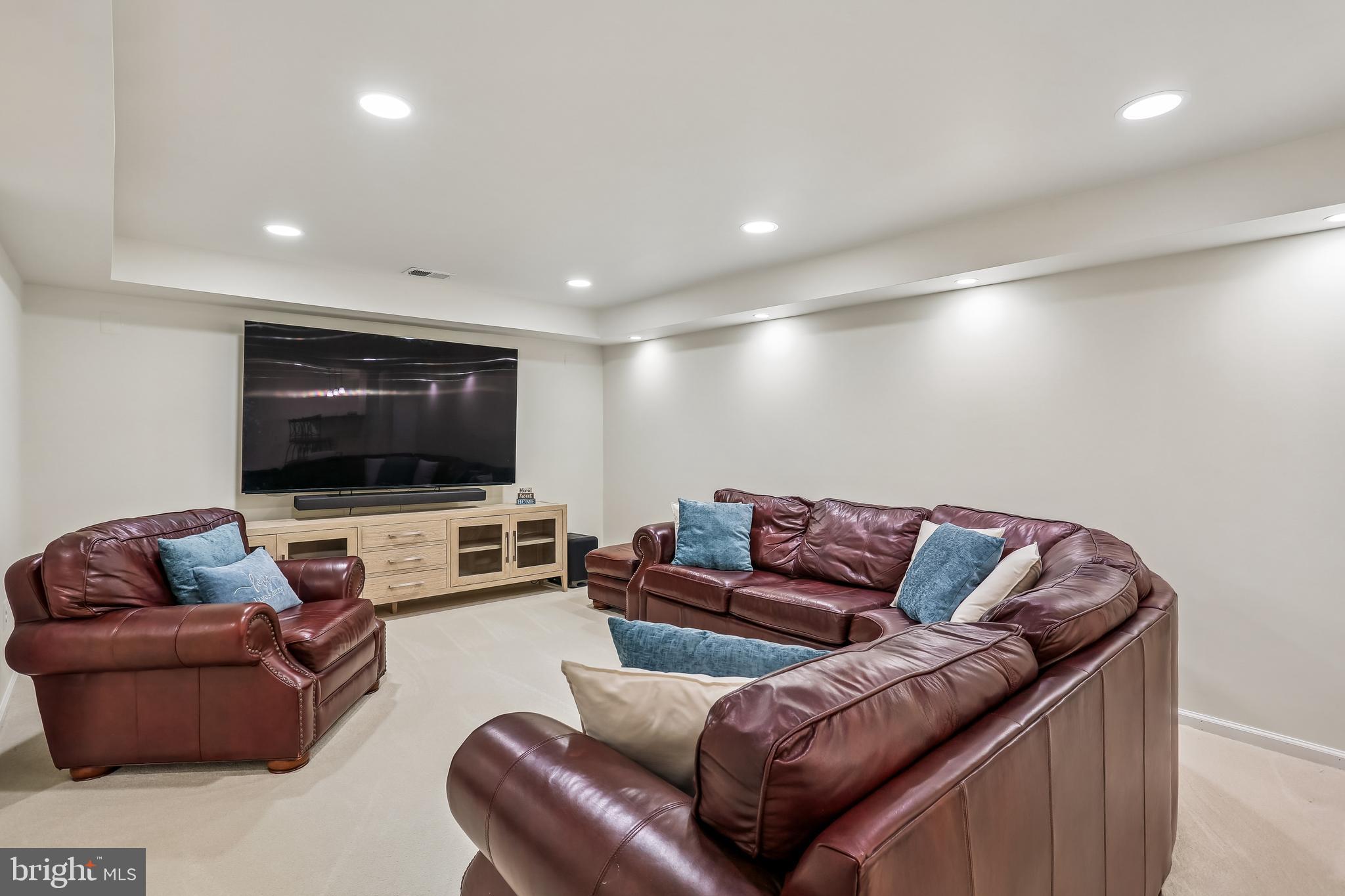 ORCHARD HILLS - Residential