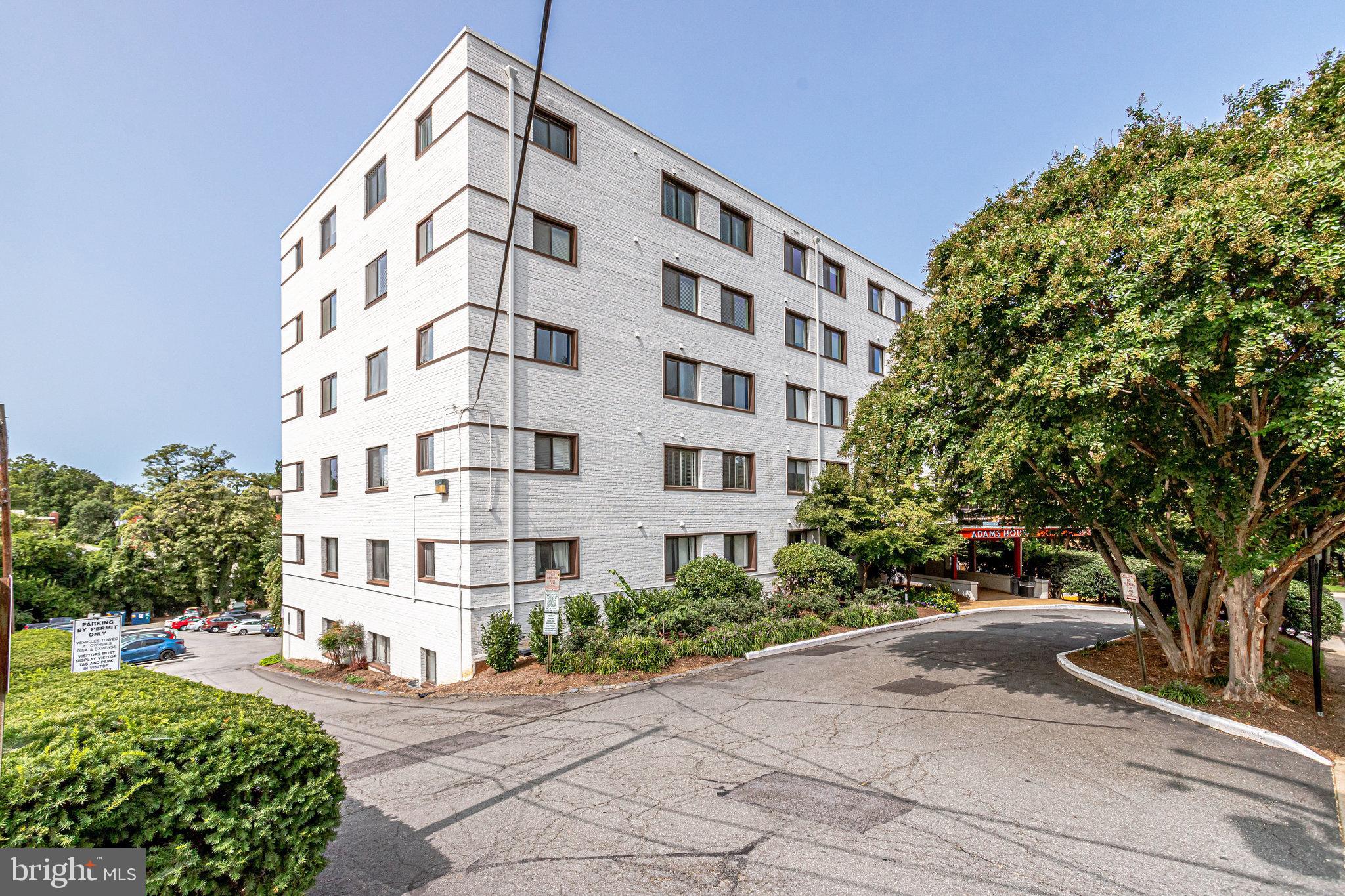 ADAMS HOUSE - Residential