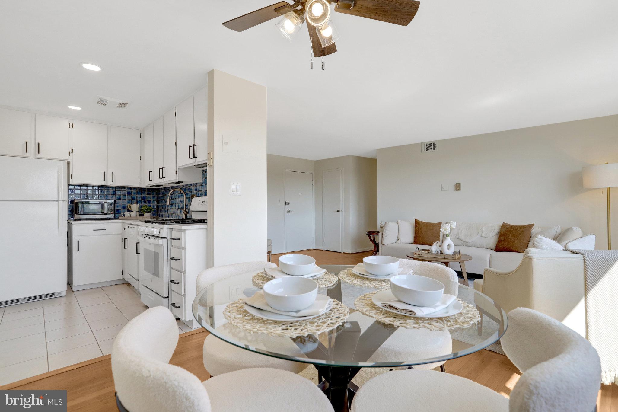 ADAMS HOUSE - Residential