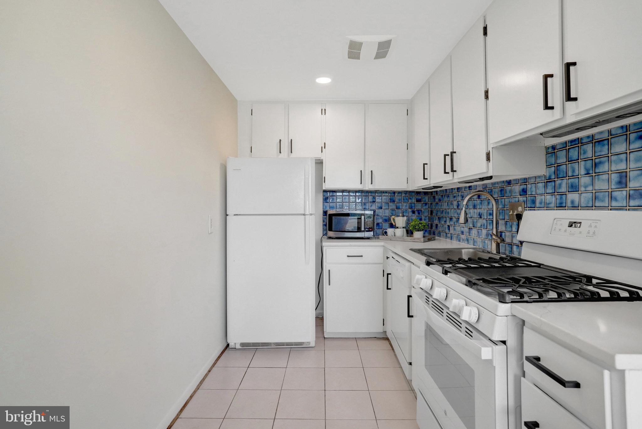 ADAMS HOUSE - Residential