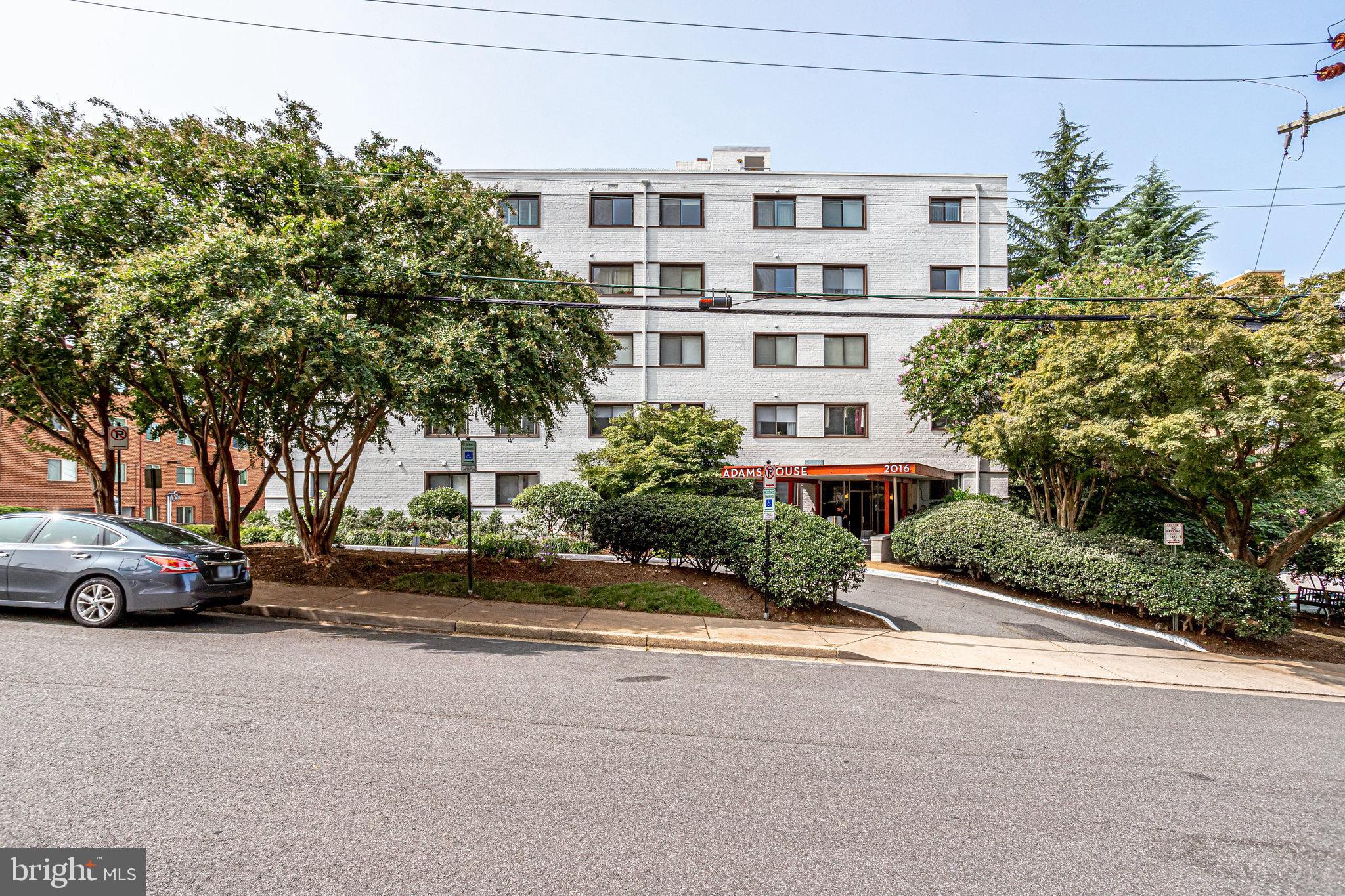 ADAMS HOUSE - Residential