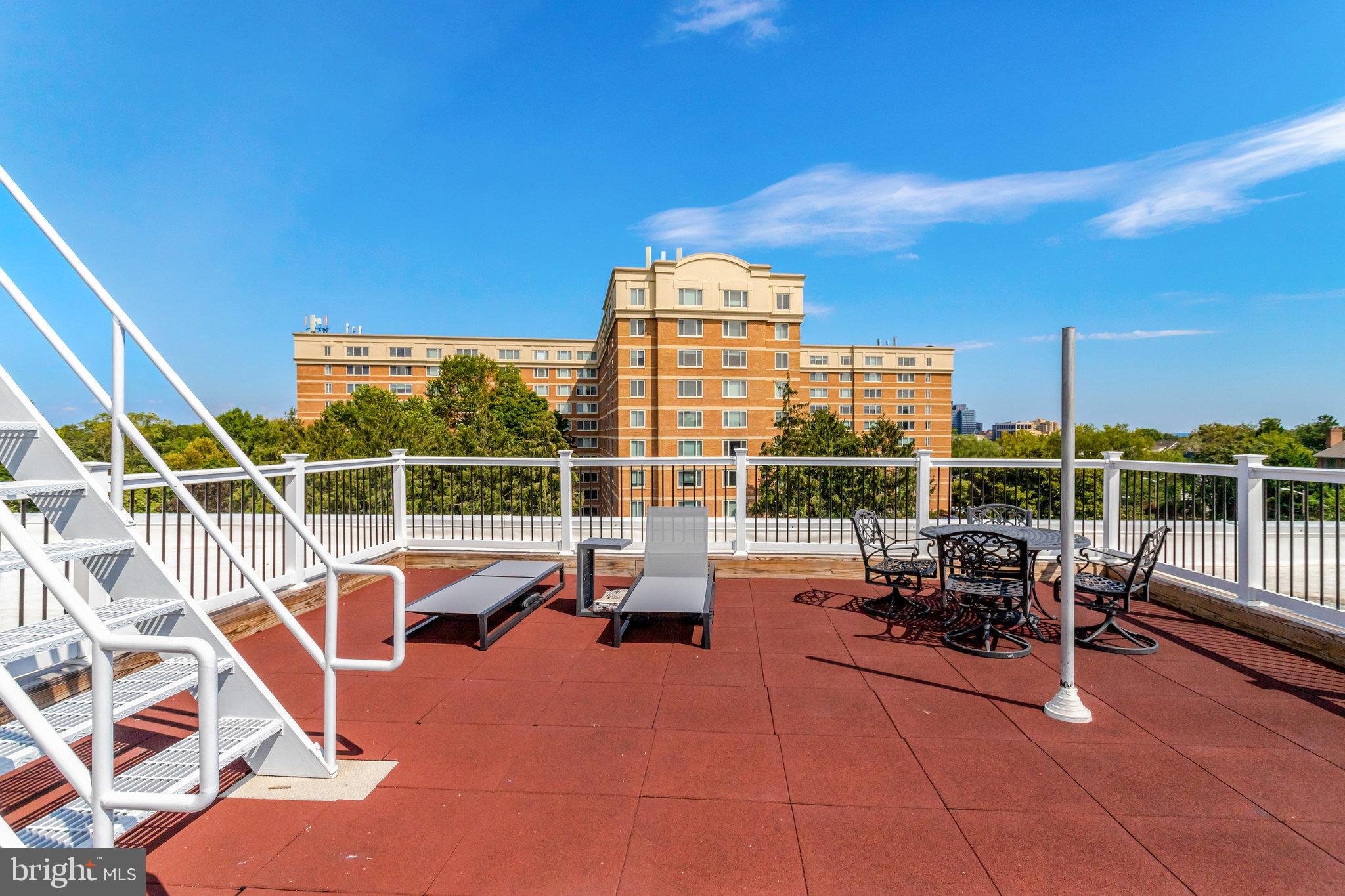 ADAMS HOUSE - Residential