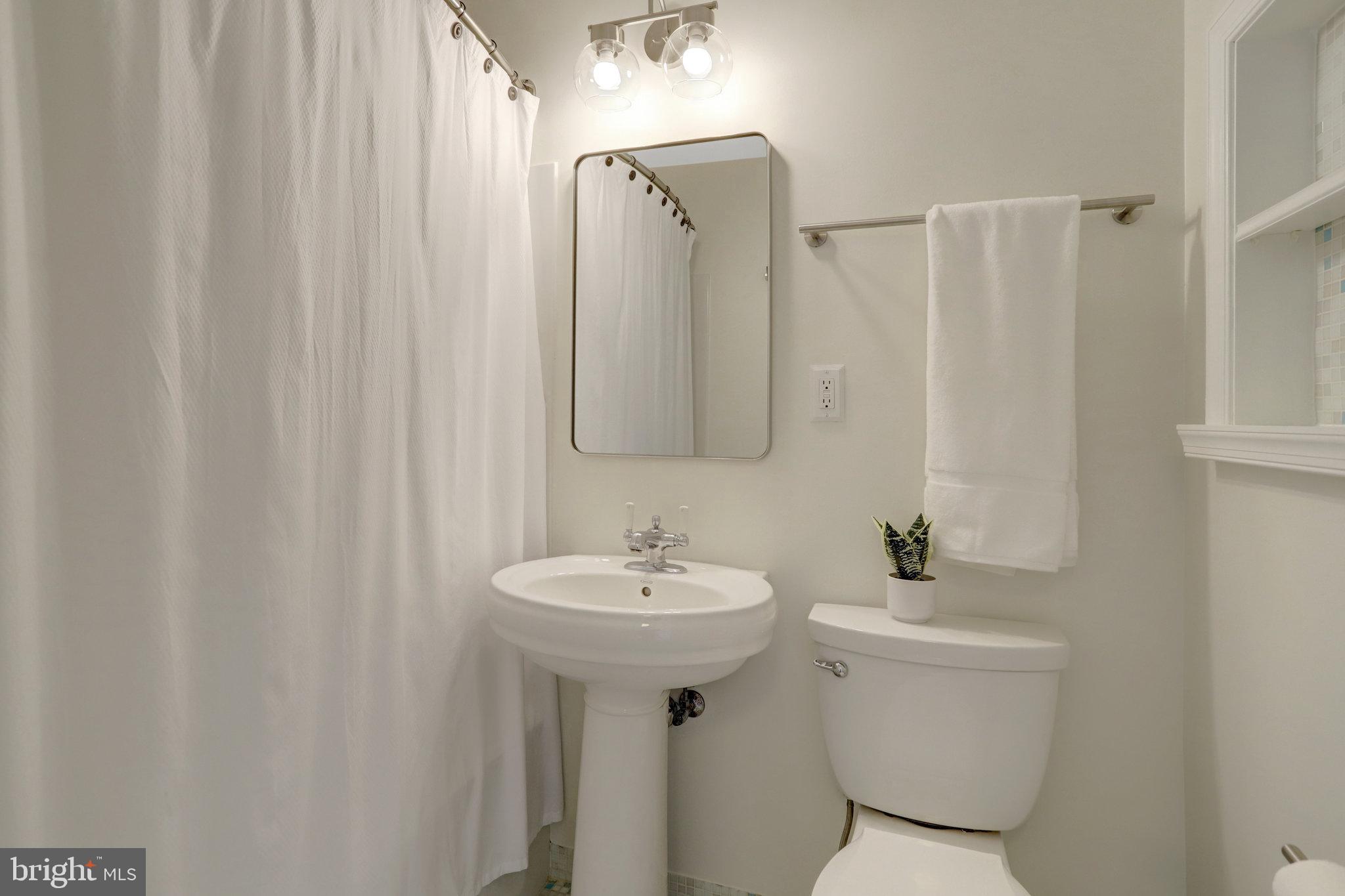 ADAMS HOUSE - Residential