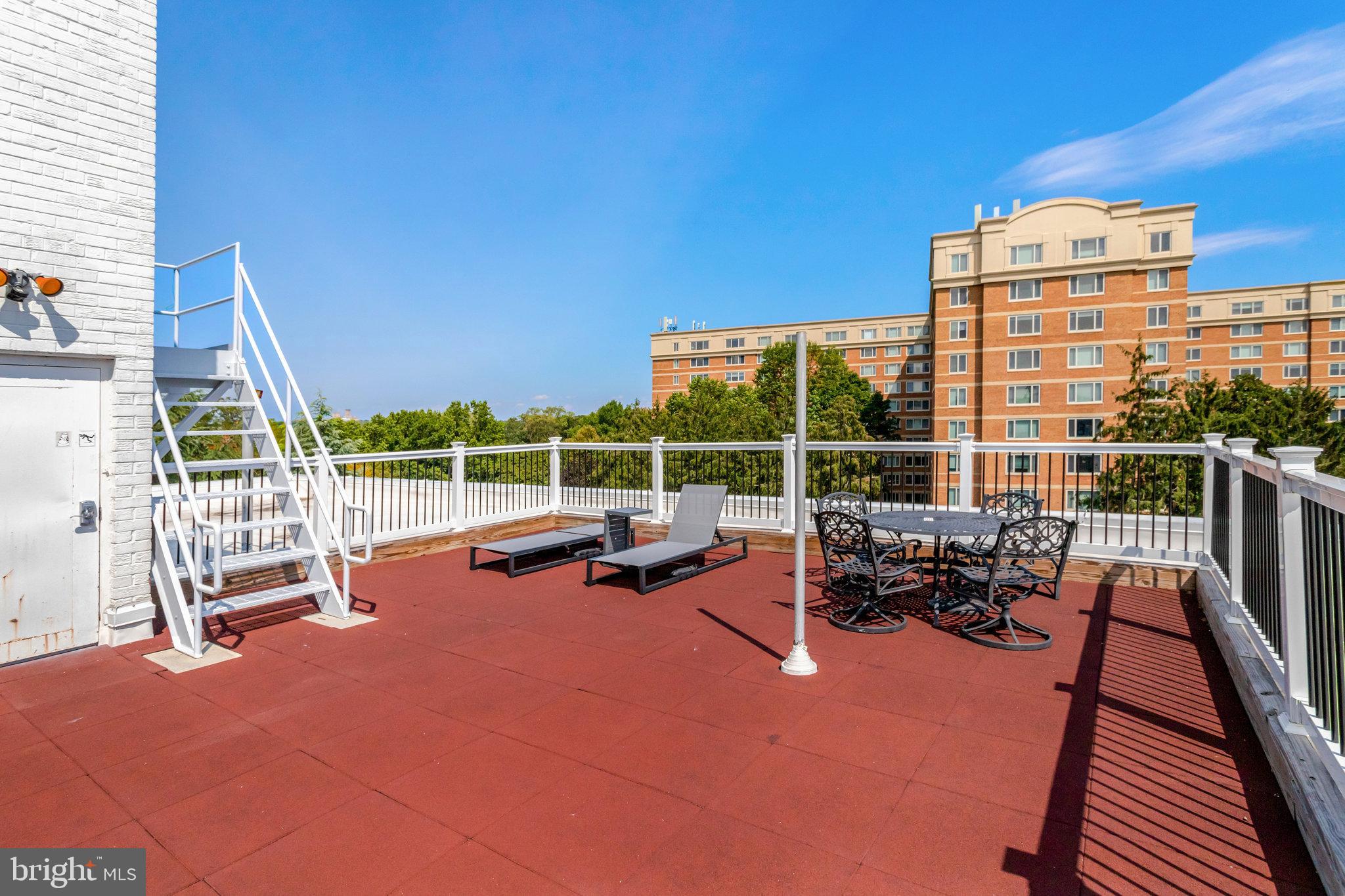 ADAMS HOUSE - Residential