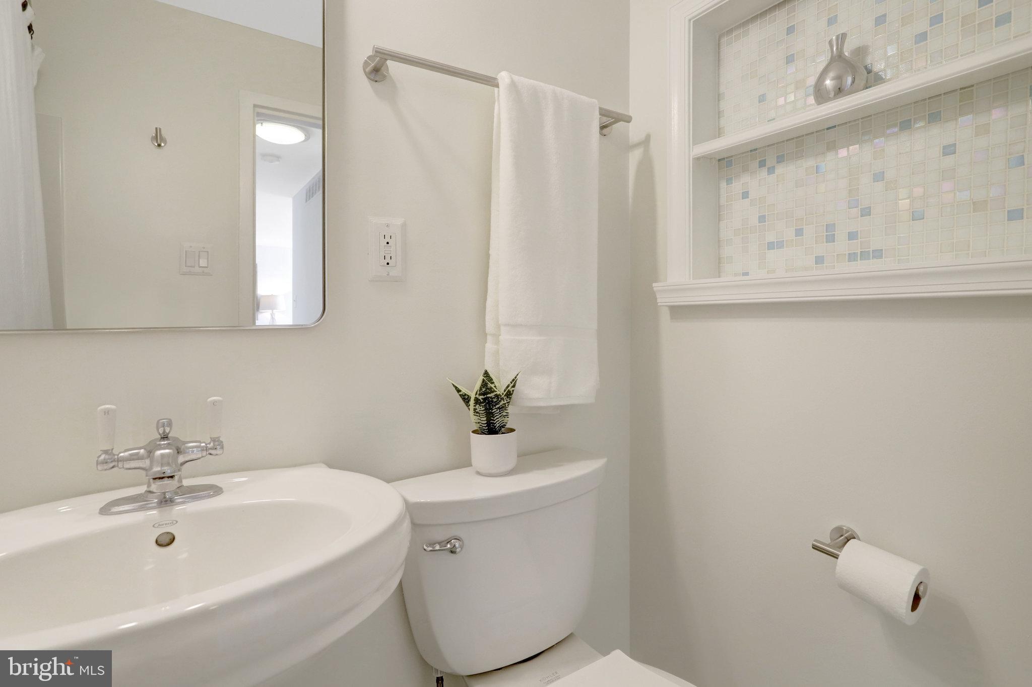 ADAMS HOUSE - Residential