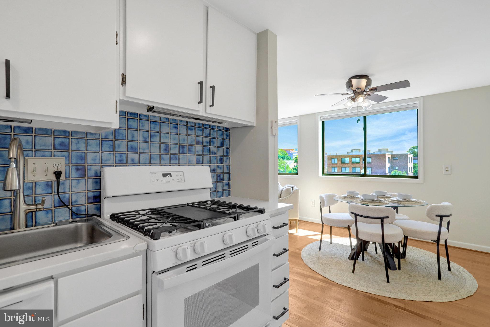 ADAMS HOUSE - Residential