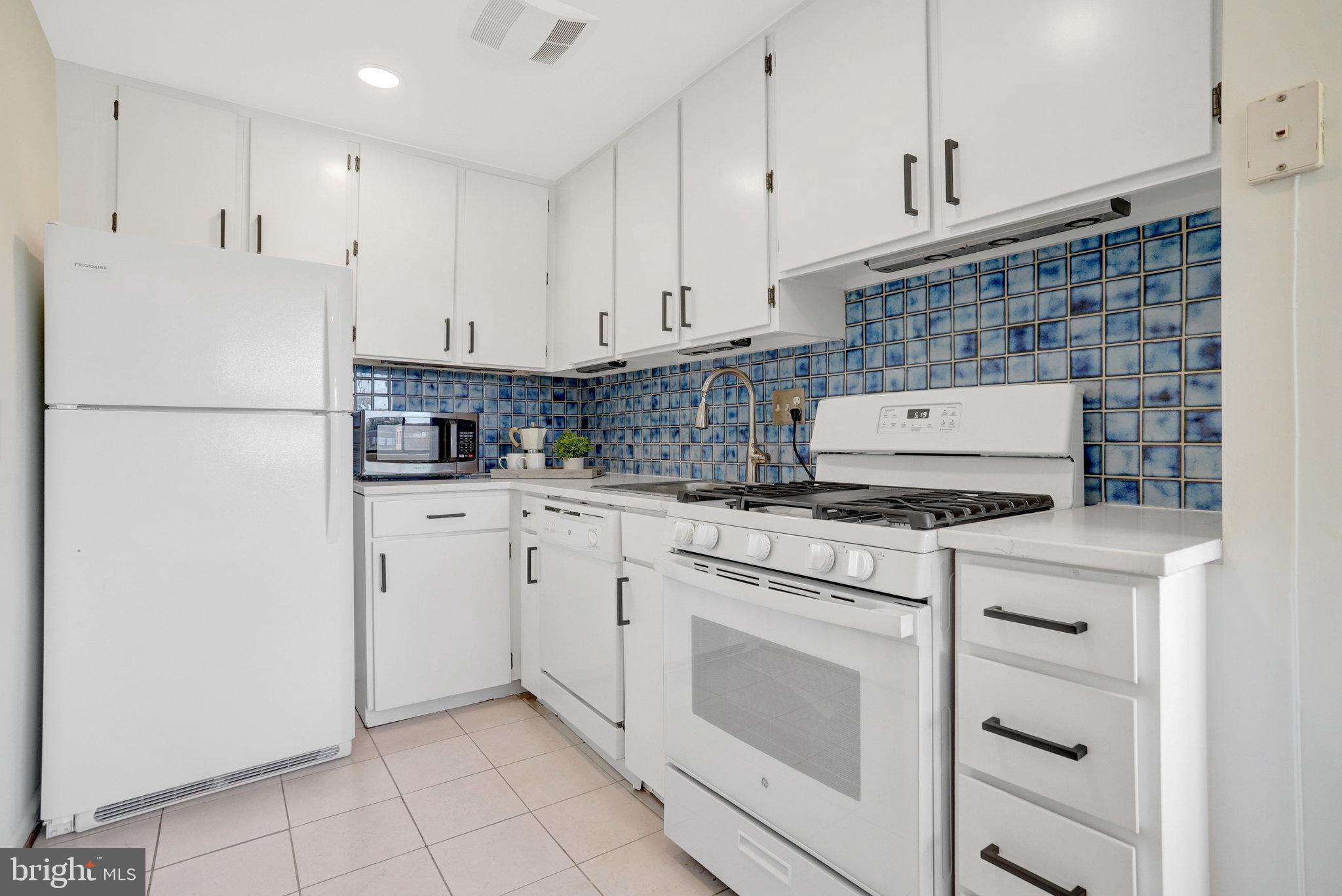 ADAMS HOUSE - Residential