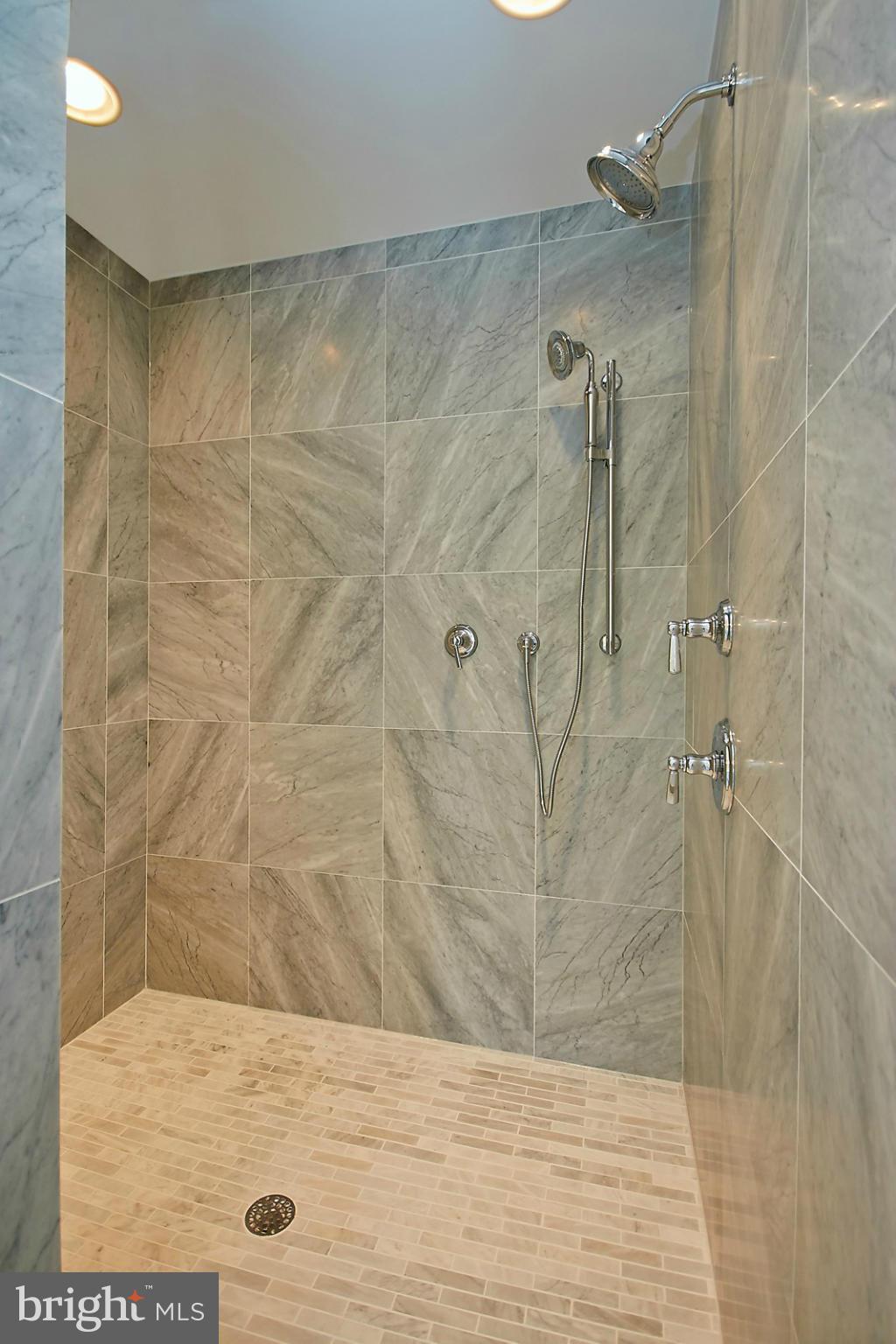 CLARENDON - Residential