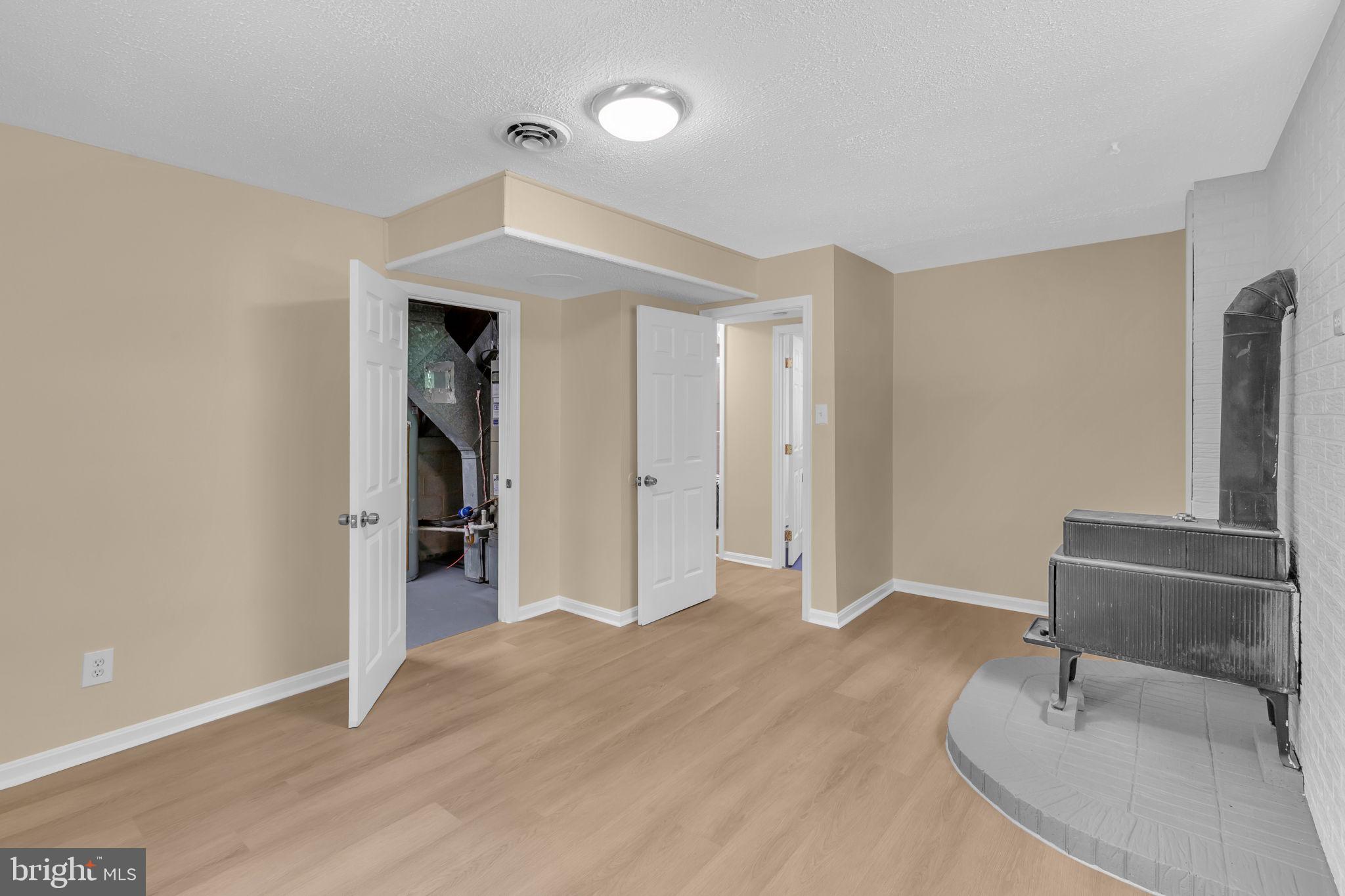 BURTON KNOLLS - Residential