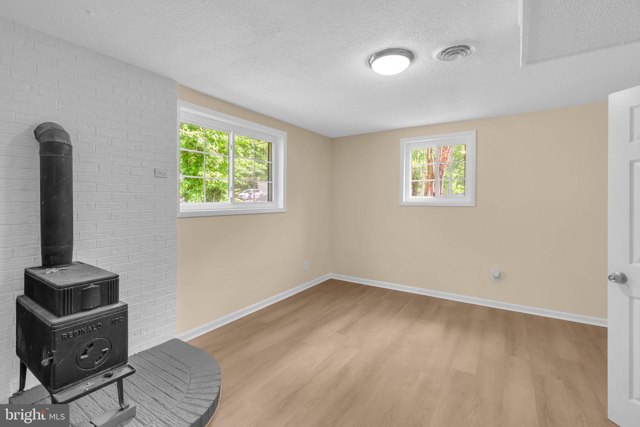 BURTON KNOLLS - Residential