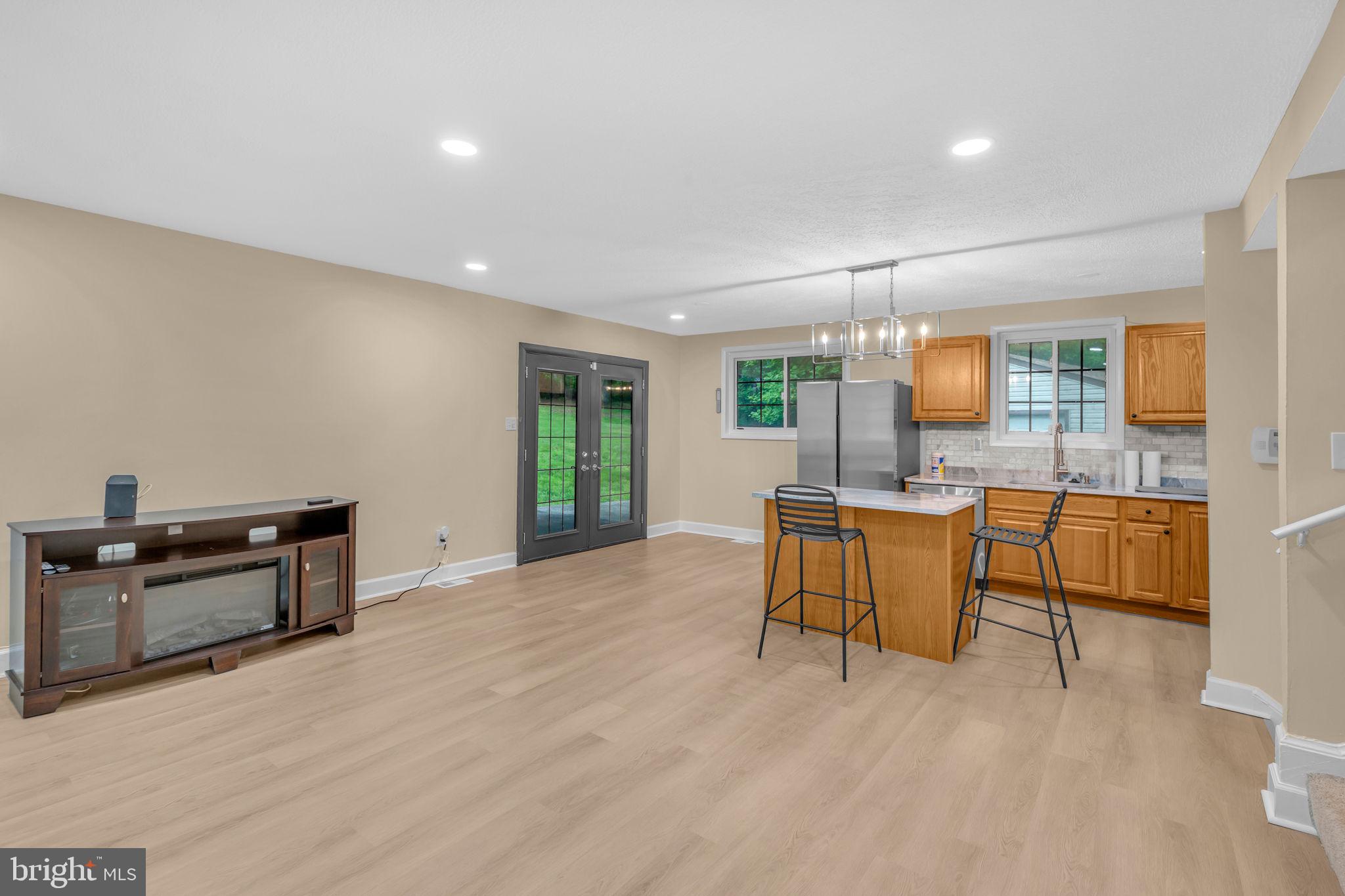 BURTON KNOLLS - Residential