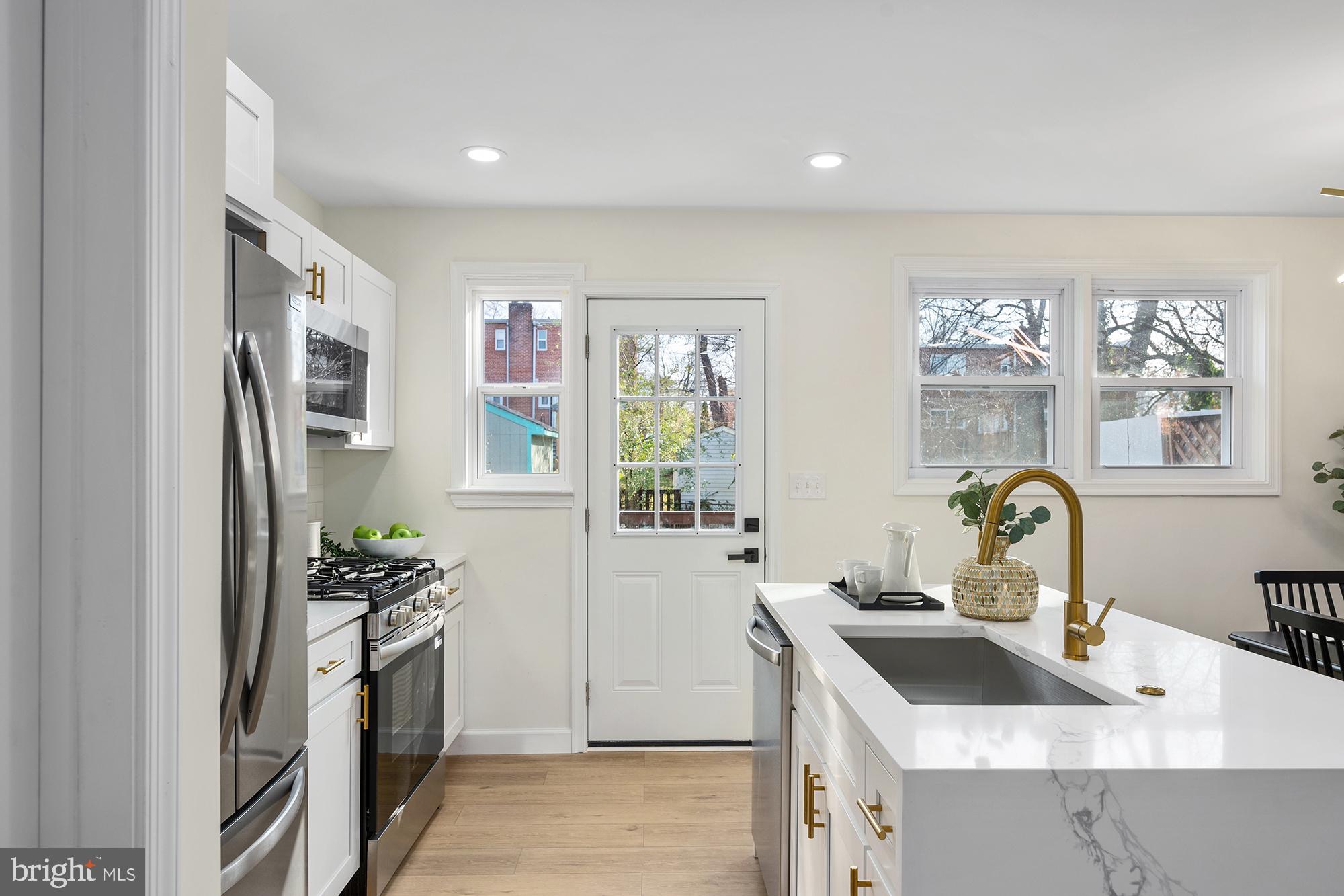 WOOD MANOR - Residential