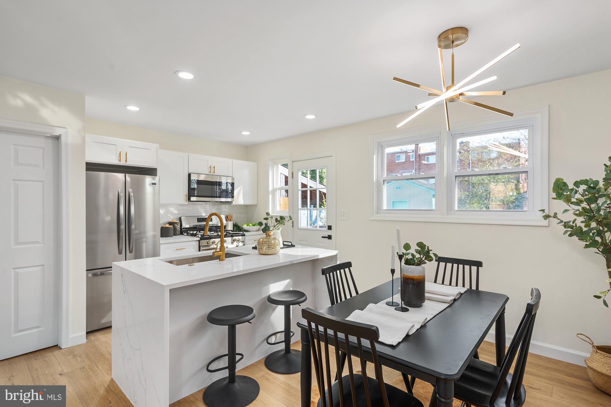 WOOD MANOR - Residential