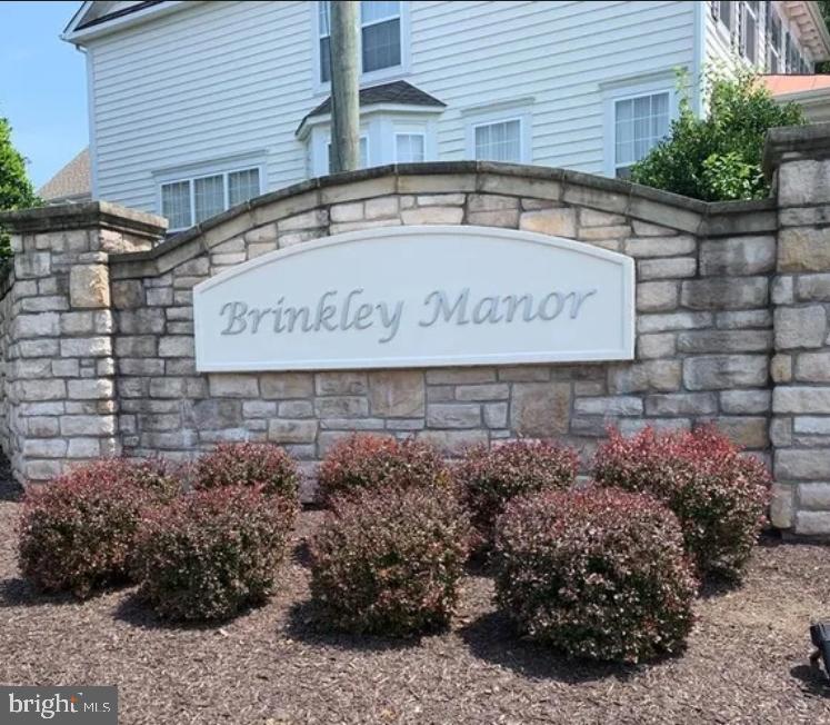 322 E WAINSCOT DRIVE