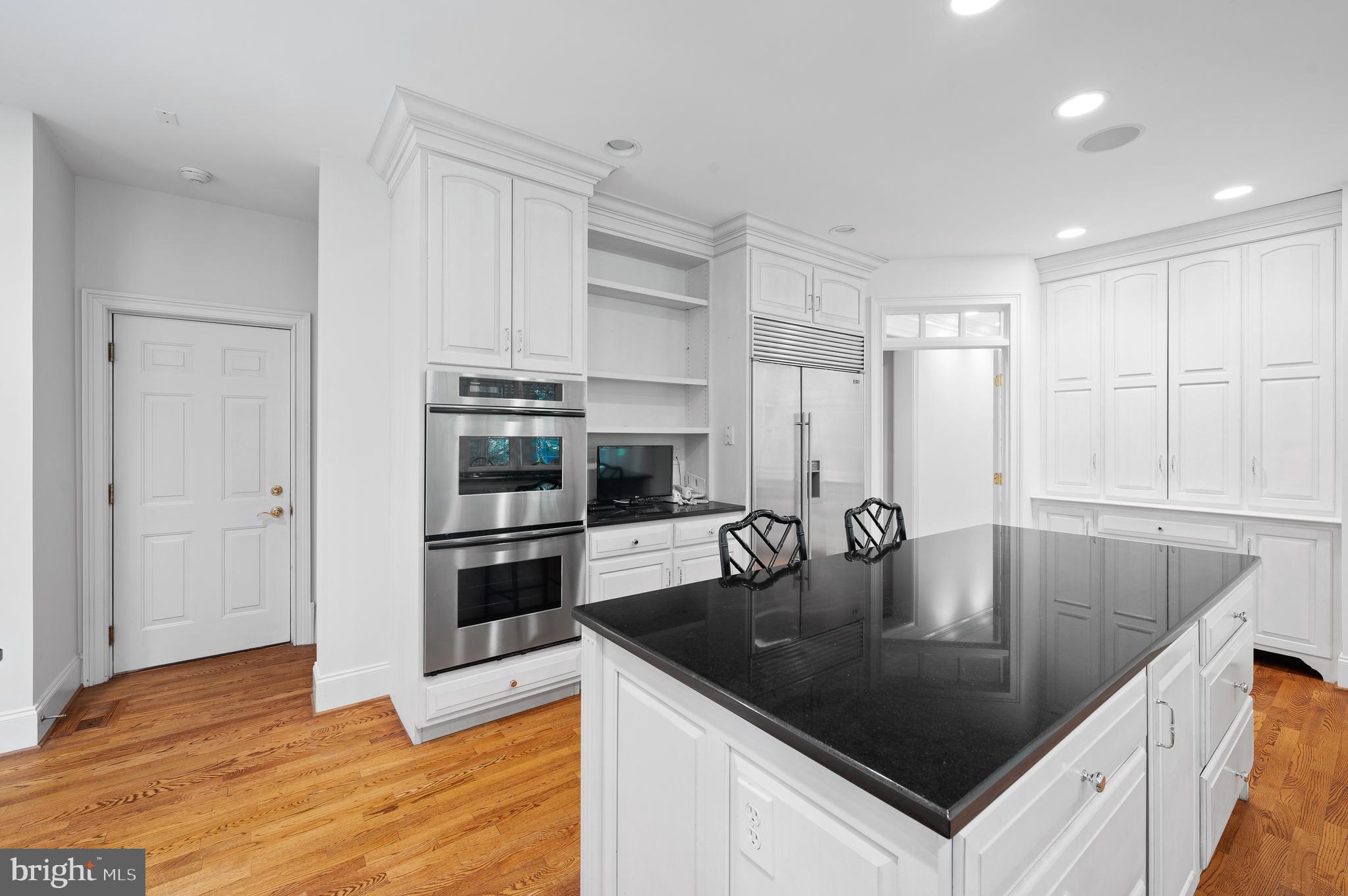 KNIGHTSBRIDGE - Residential