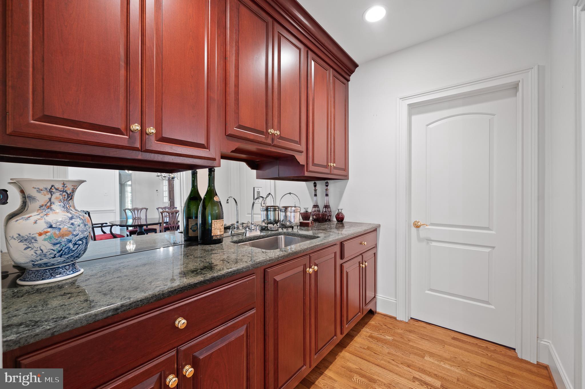 KNIGHTSBRIDGE - Residential