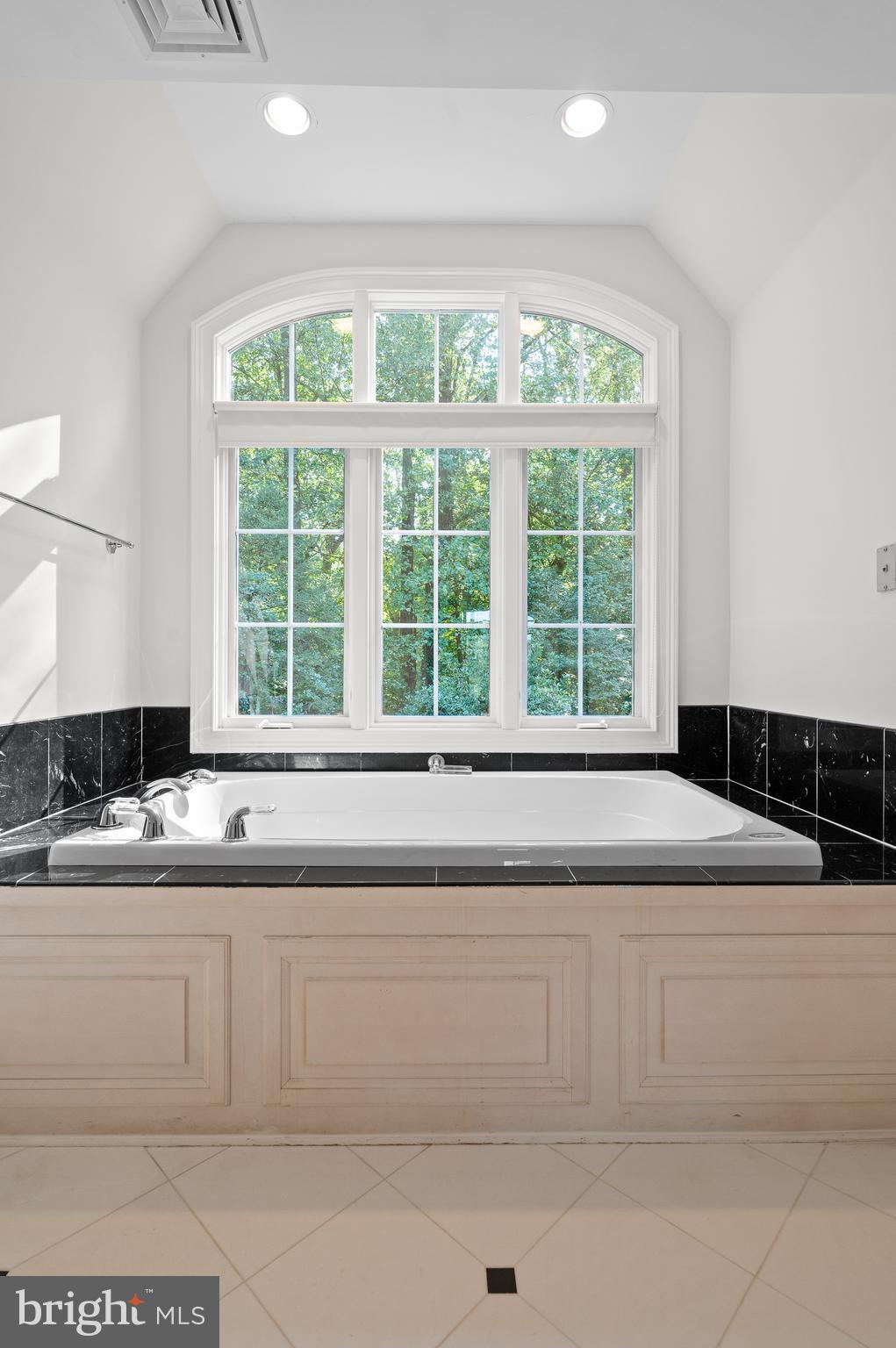 KNIGHTSBRIDGE - Residential