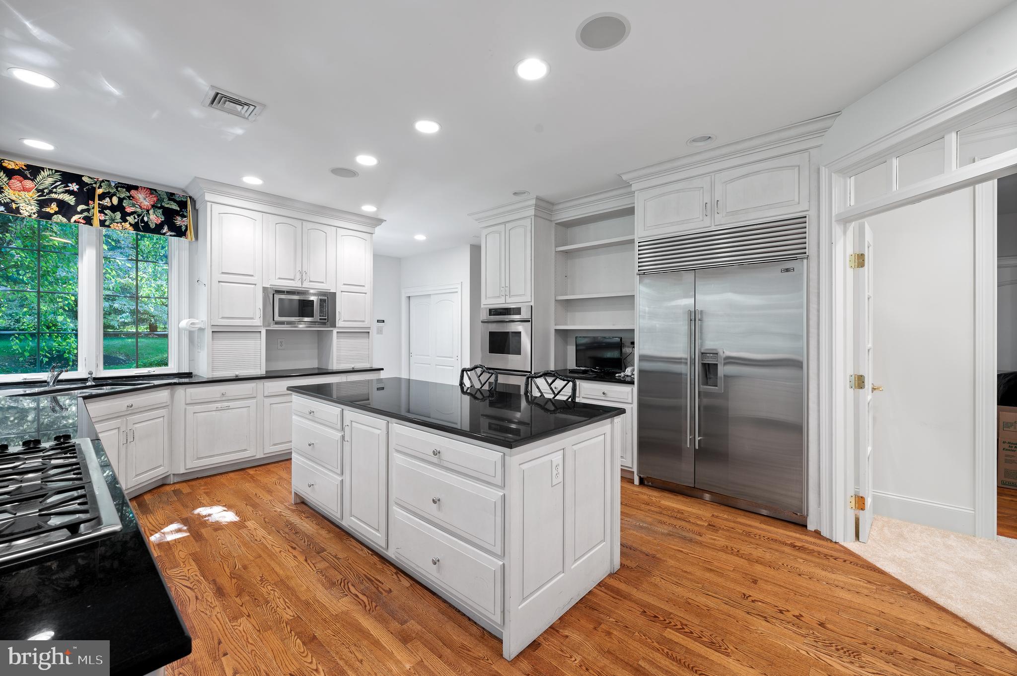 KNIGHTSBRIDGE - Residential