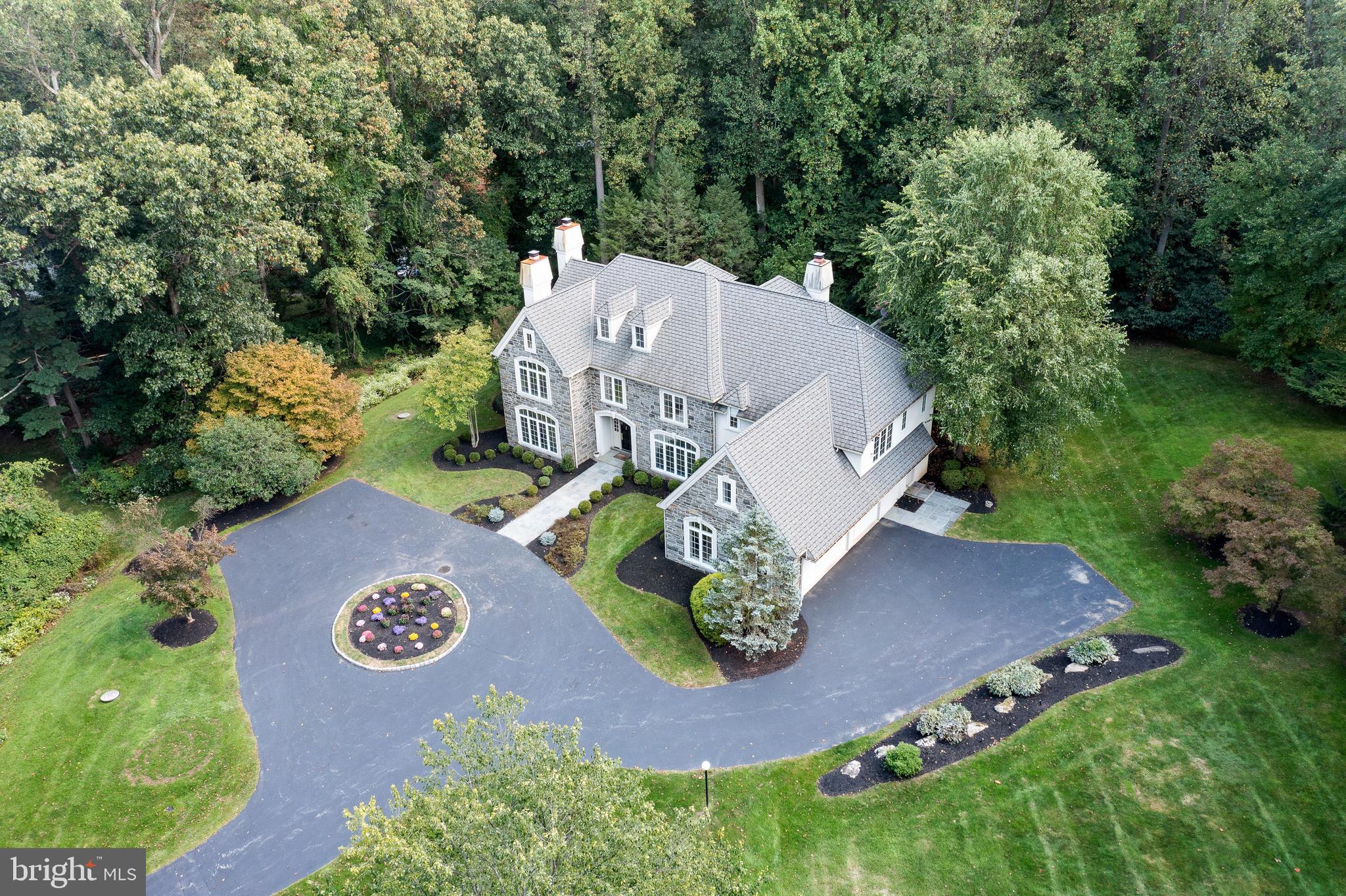 KNIGHTSBRIDGE - Residential