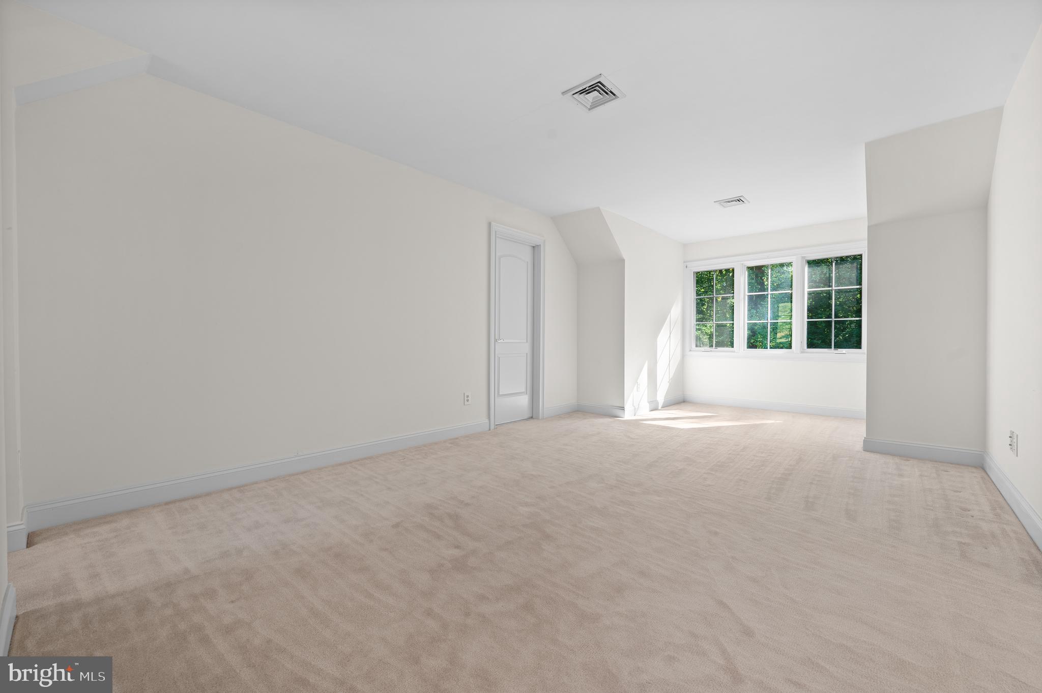 KNIGHTSBRIDGE - Residential