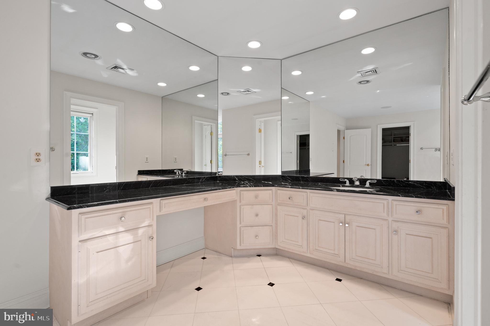 KNIGHTSBRIDGE - Residential