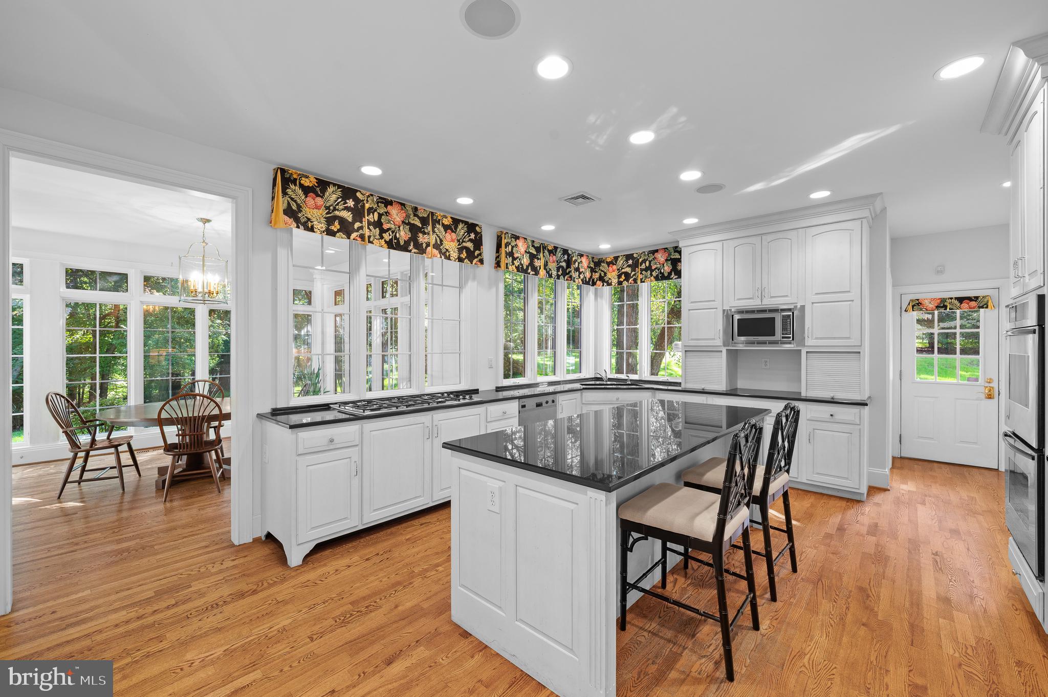 KNIGHTSBRIDGE - Residential