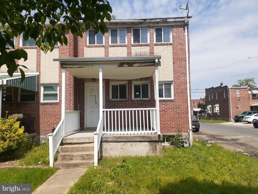 Another wonderful opportunity to own this 3 -4 bedroom, 2 bath End Unit Townhouse with a full finished basement, a front porch and fenced rear. Close to all major routes and all community amenities. Bring your creative touch and design ideas. A great addition to the savvy investor's portfolio or for the motivated homebuyer to earn some equity. Don't Delay! Write Today!