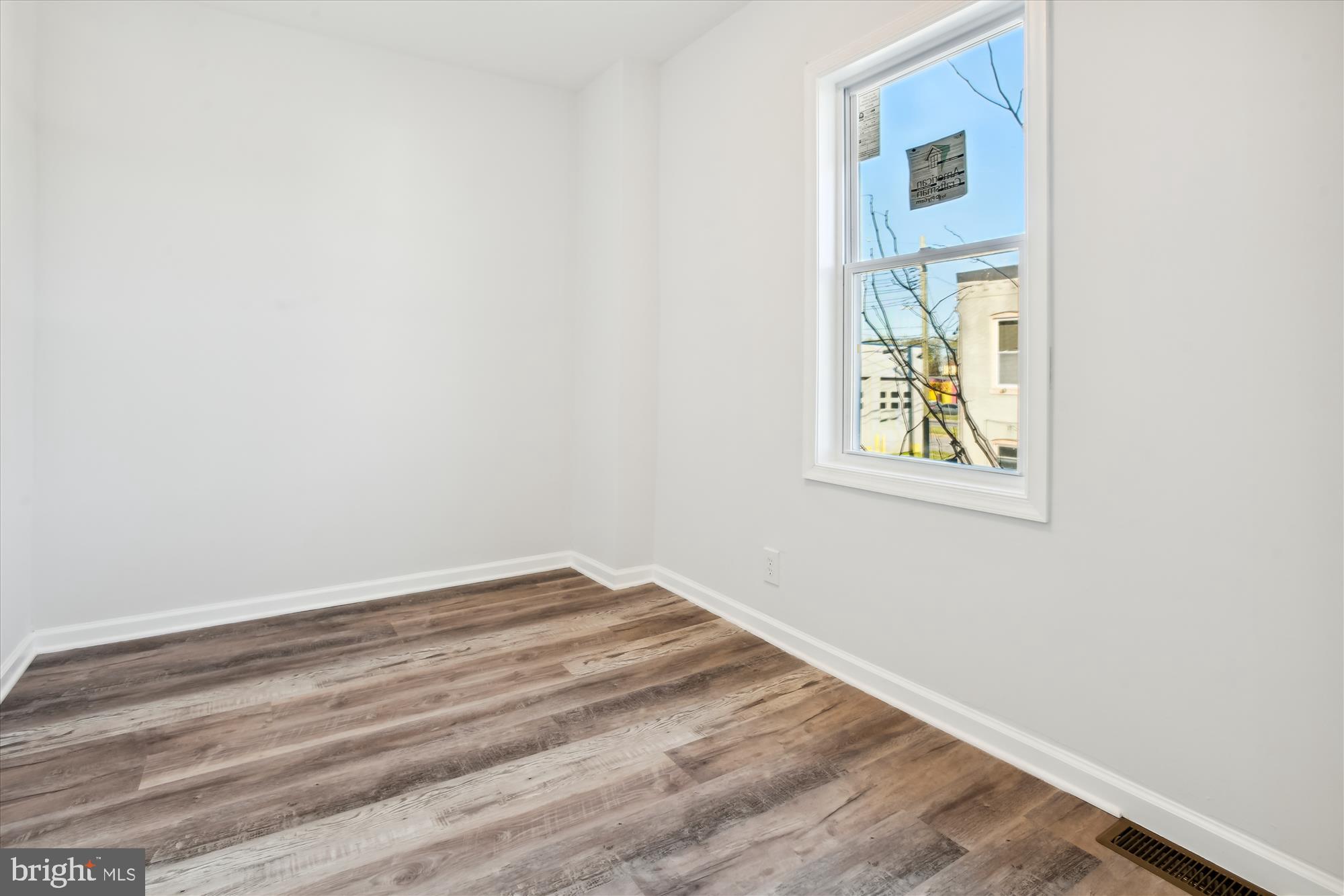 MADISON EASTEND - Residential Lease