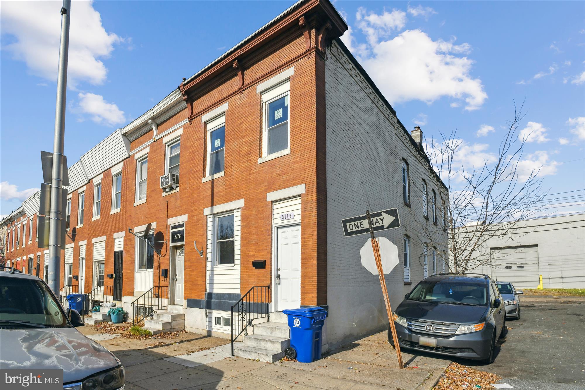 Light and bright 3 Bedroom, 2 Full Bath end-unit townhouse with fenced-in back yard! TOTALLY RENNOVATED with branch new appliances! Central AC! Parking available in adjacent alley next to the building.