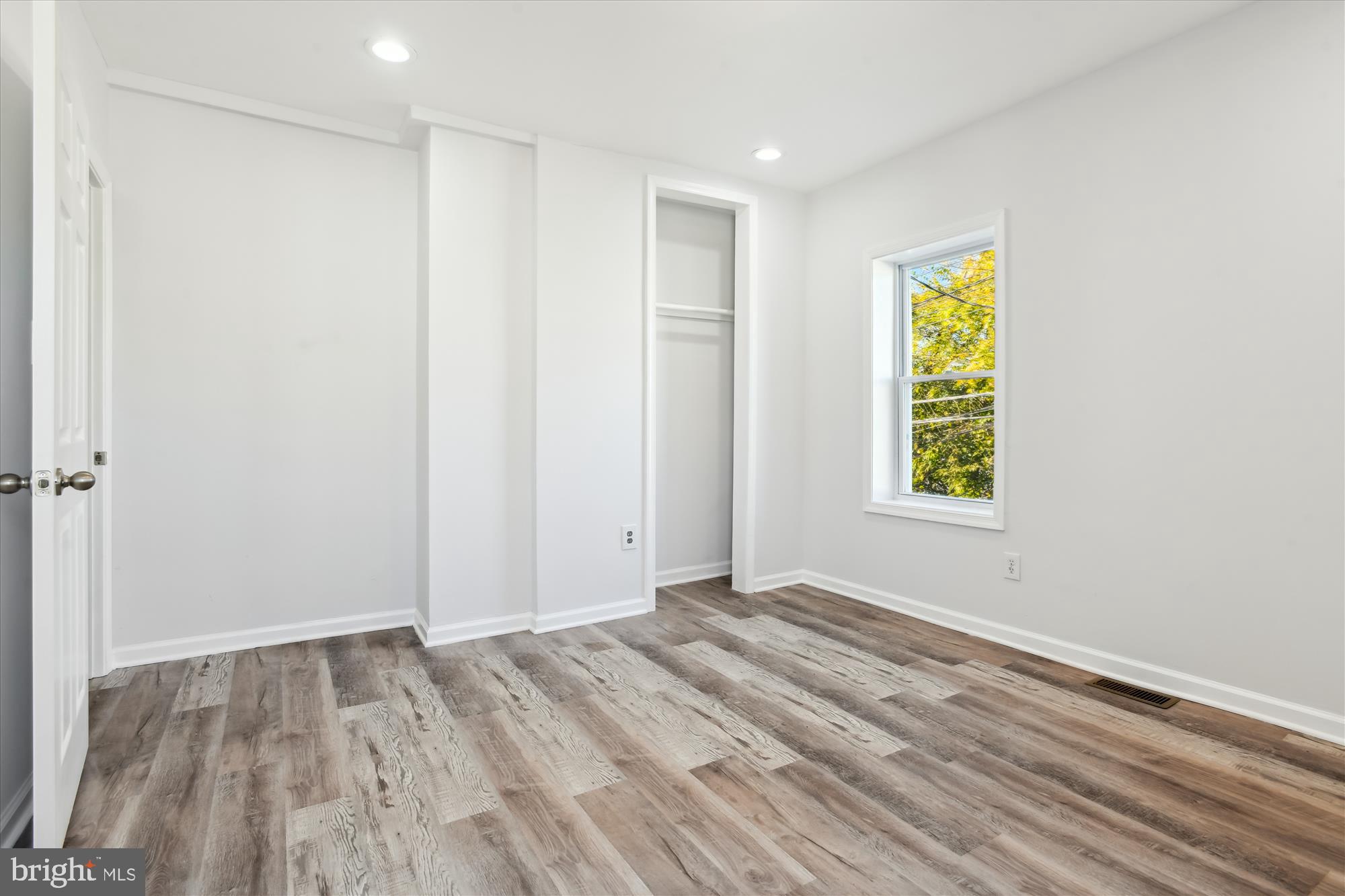 MADISON EASTEND - Residential Lease