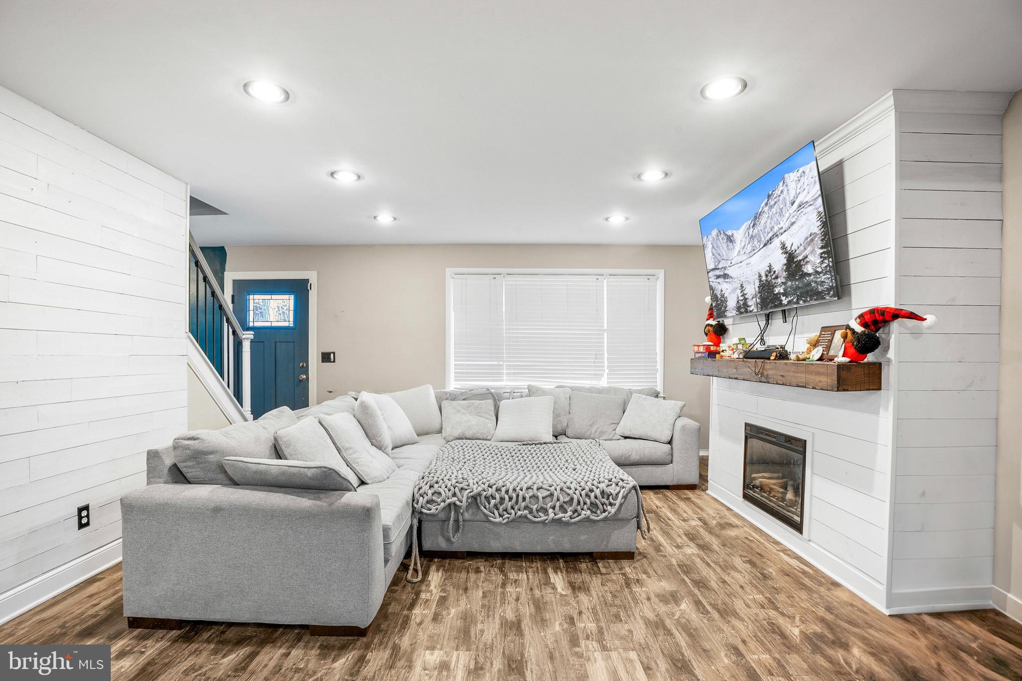 ESSEX/MIDDLE RIVER - Residential
