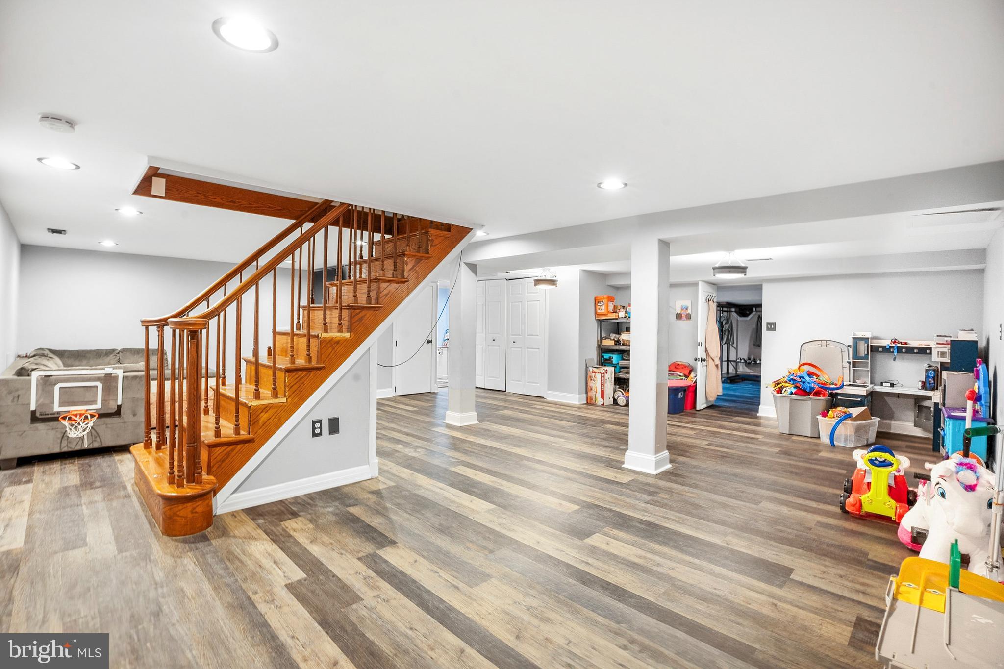 ESSEX/MIDDLE RIVER - Residential