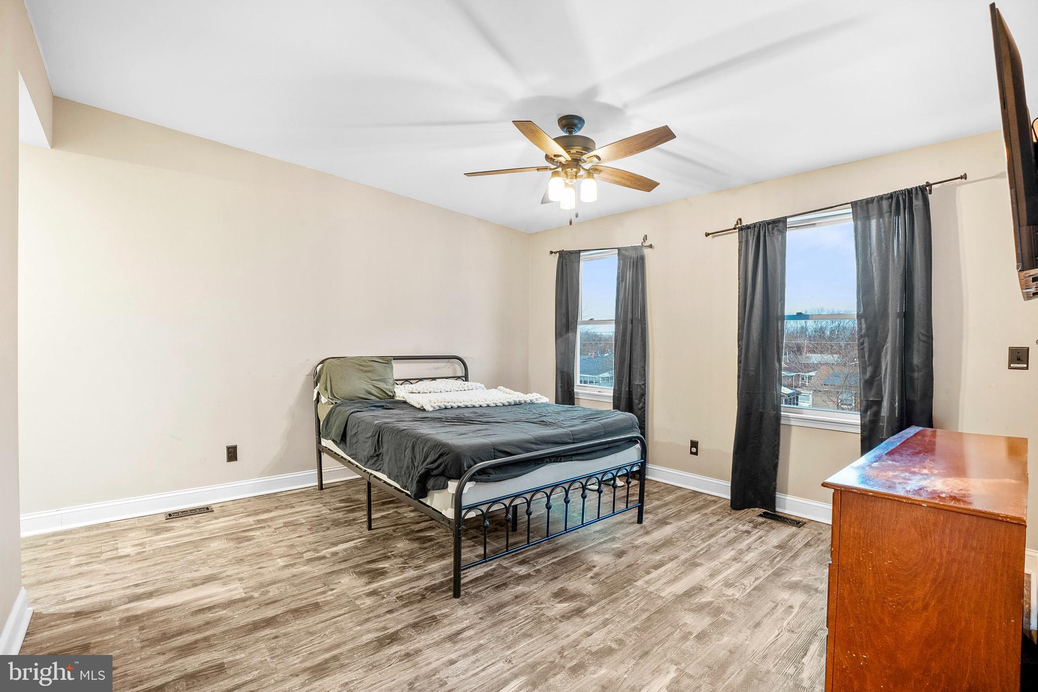 ESSEX/MIDDLE RIVER - Residential