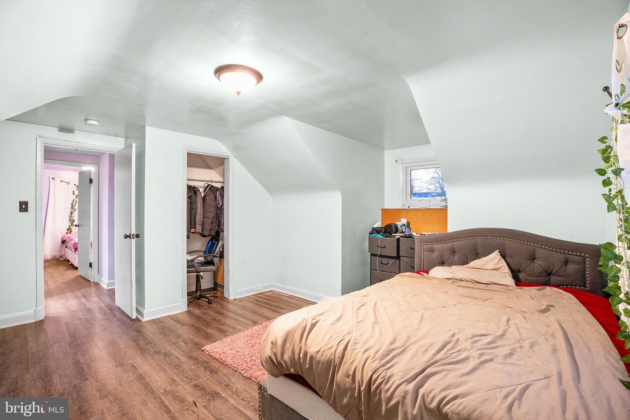 ESSEX/MIDDLE RIVER - Residential