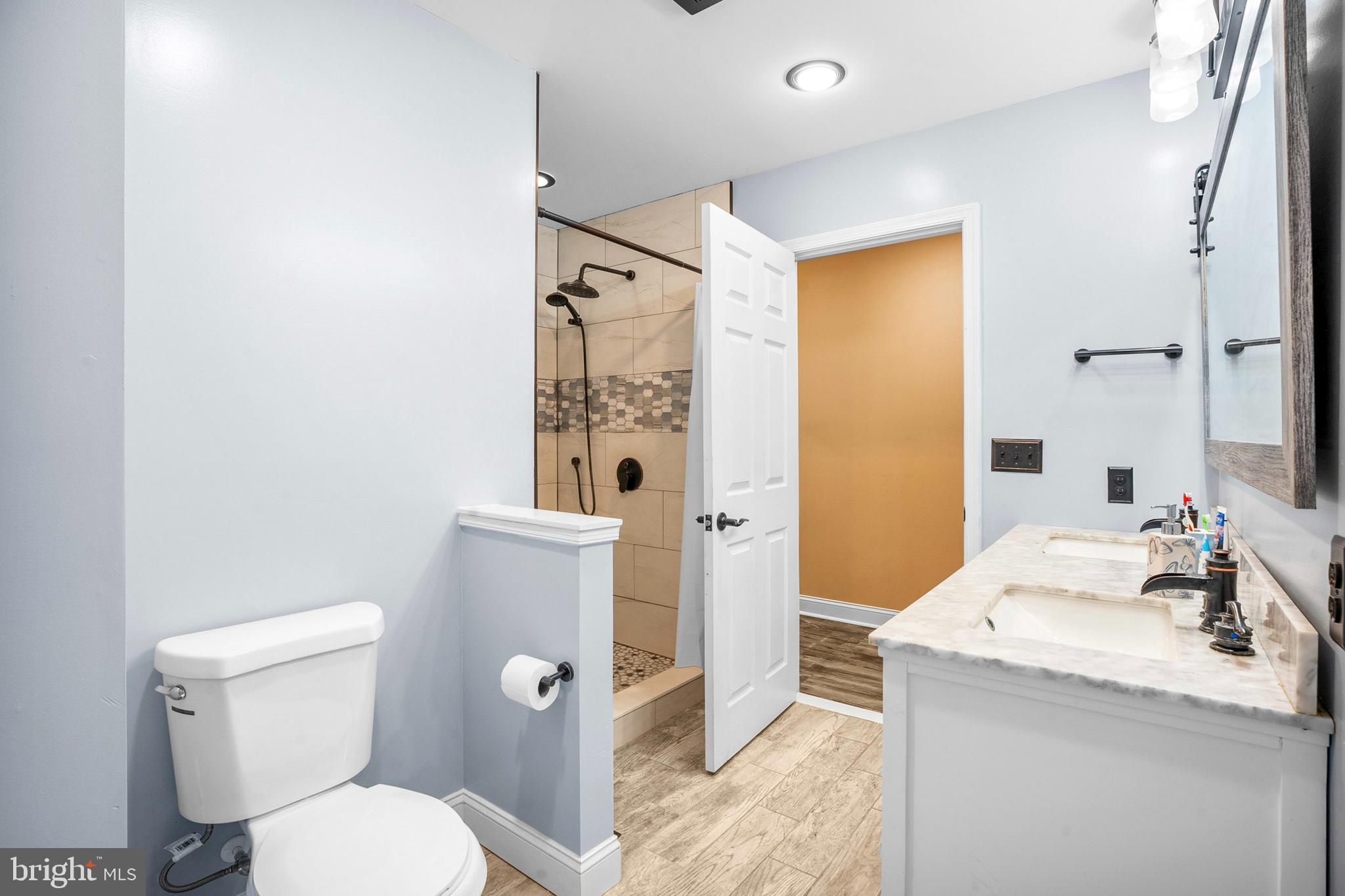 ESSEX/MIDDLE RIVER - Residential