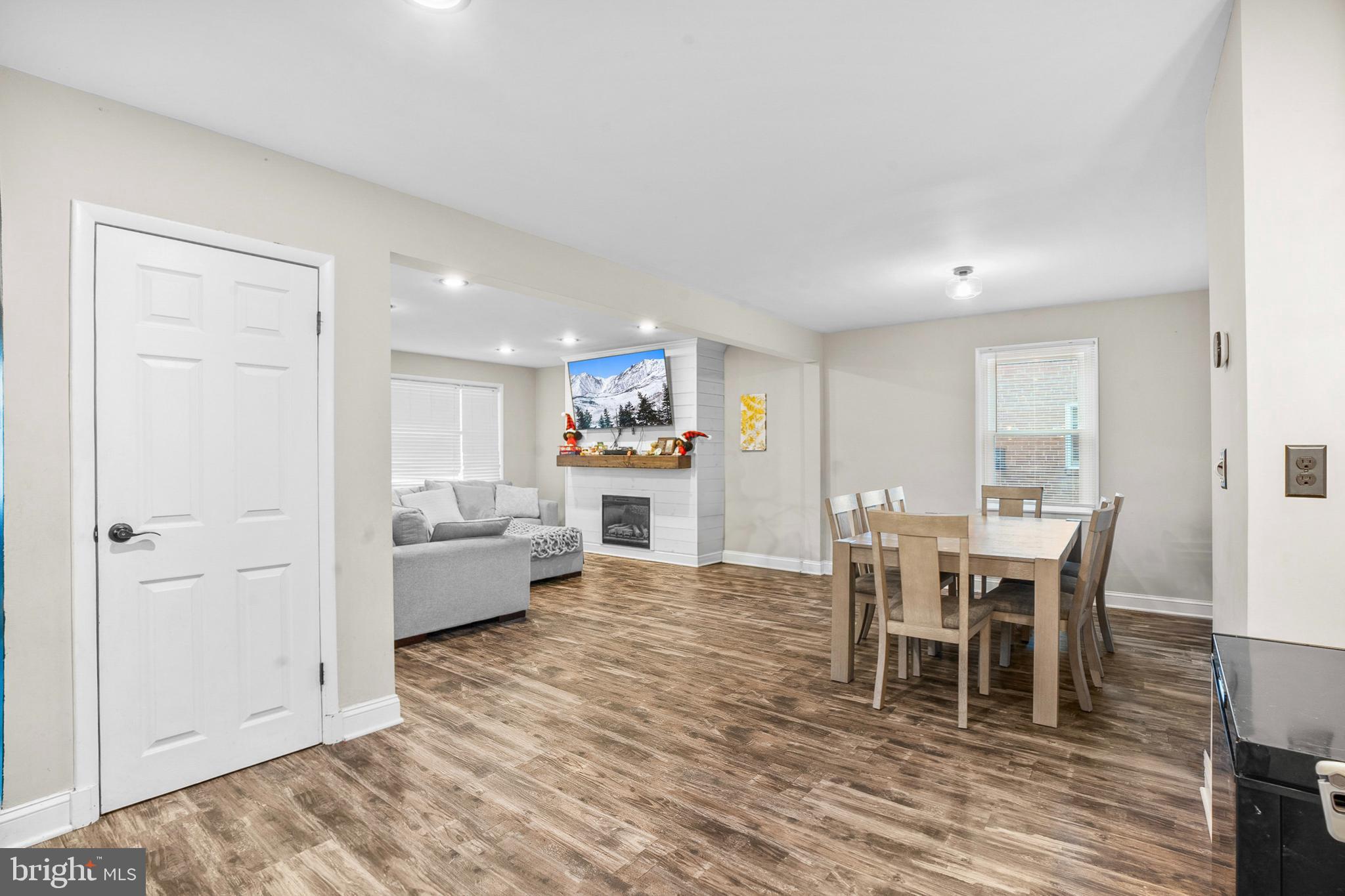 ESSEX/MIDDLE RIVER - Residential