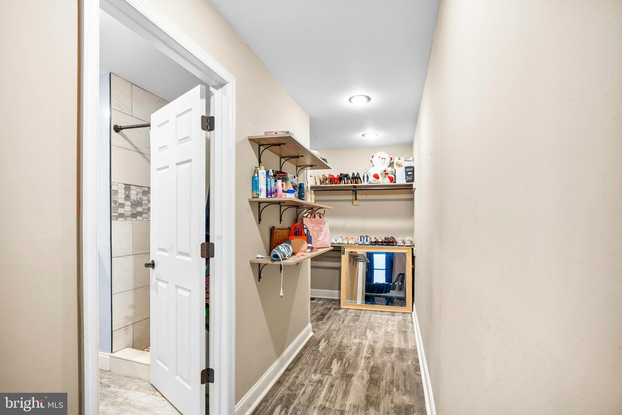 ESSEX/MIDDLE RIVER - Residential