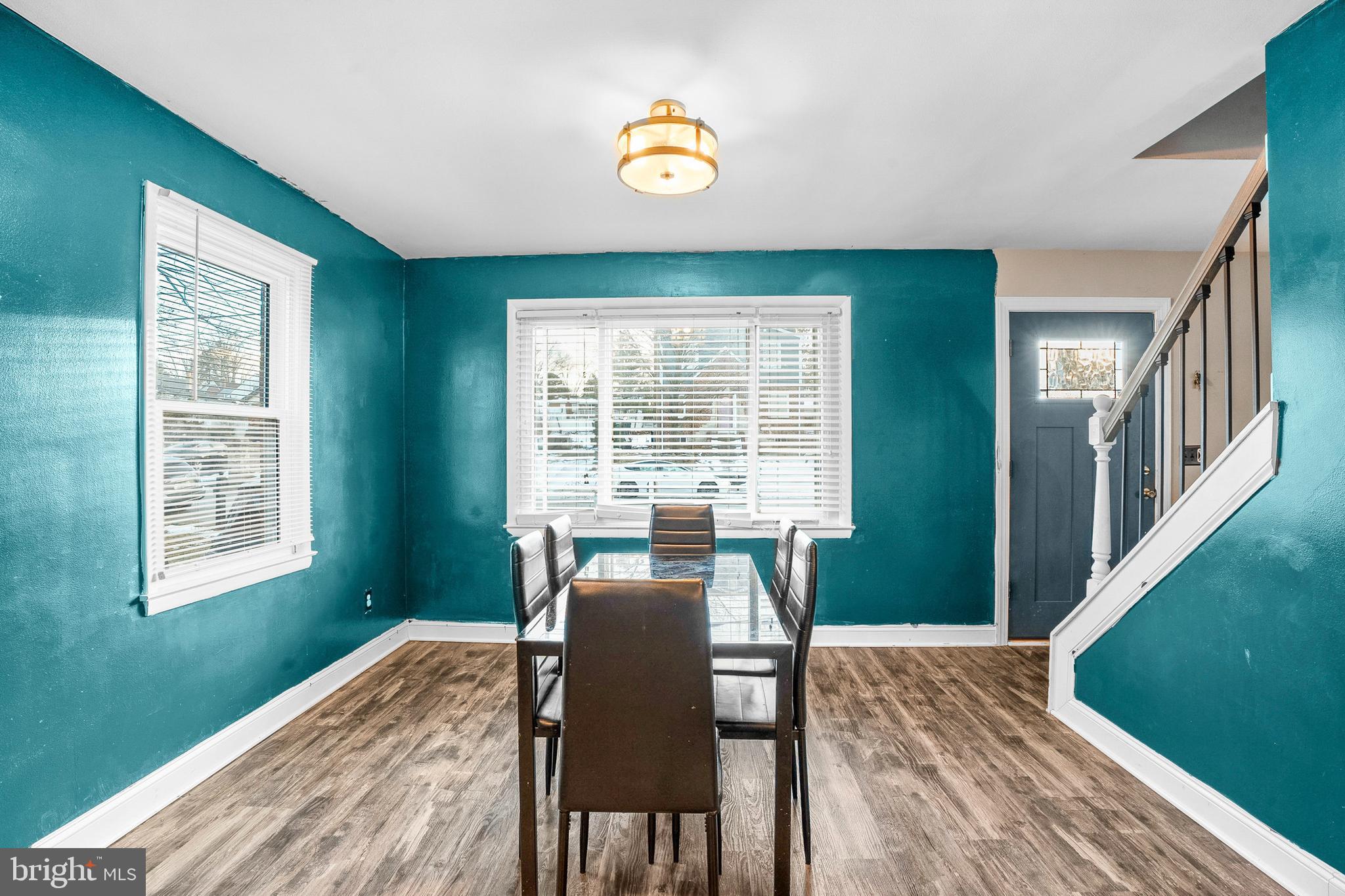 ESSEX/MIDDLE RIVER - Residential