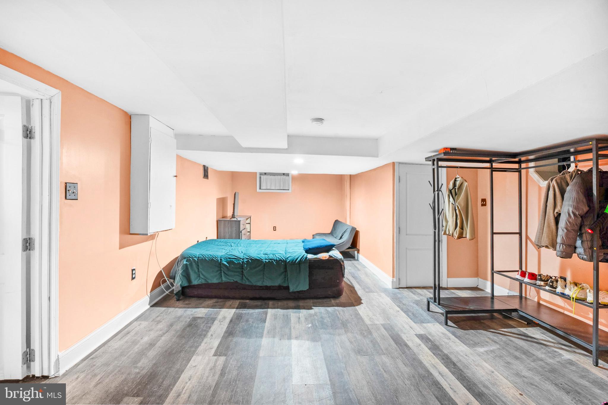 ESSEX/MIDDLE RIVER - Residential