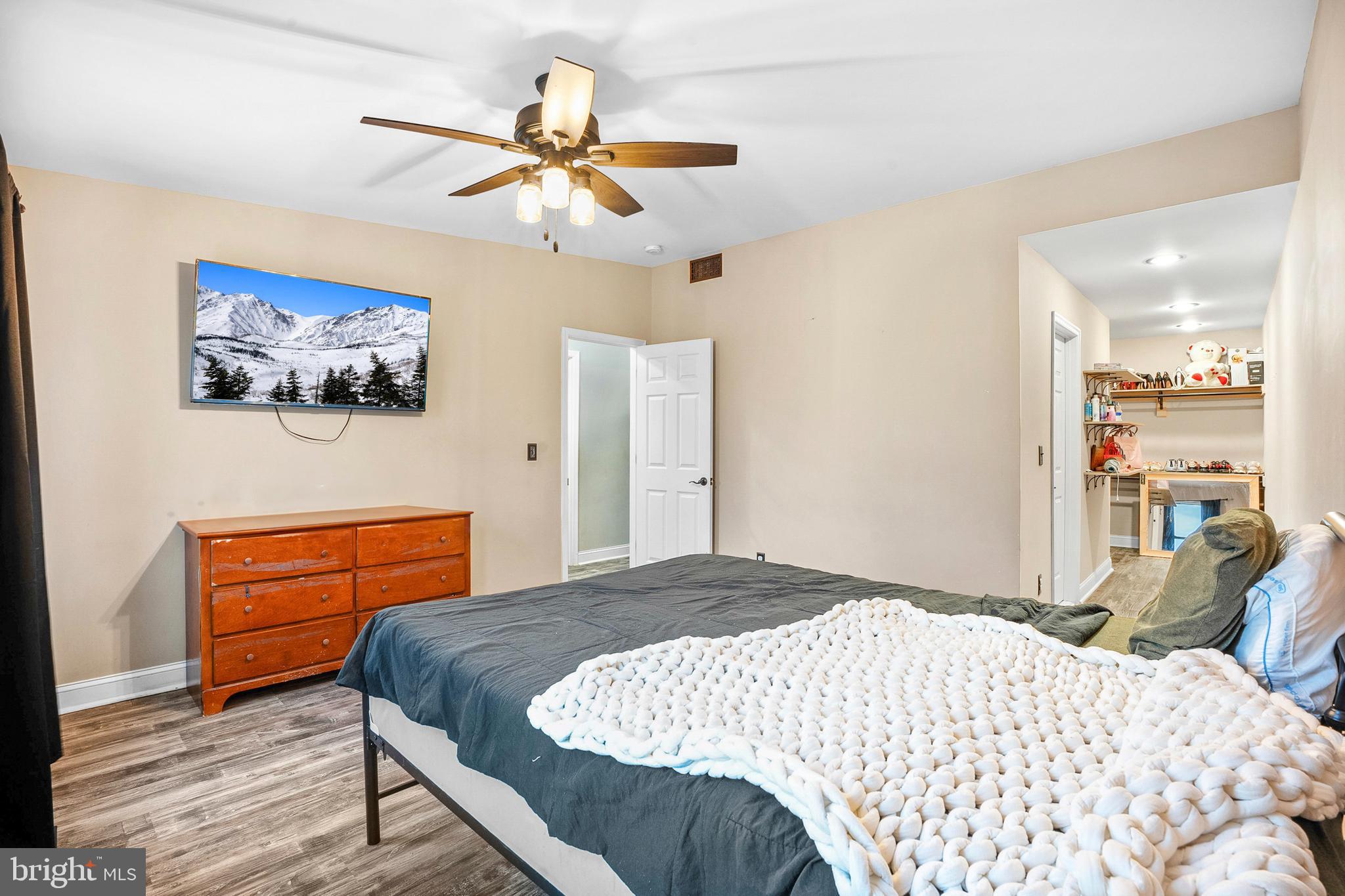 ESSEX/MIDDLE RIVER - Residential