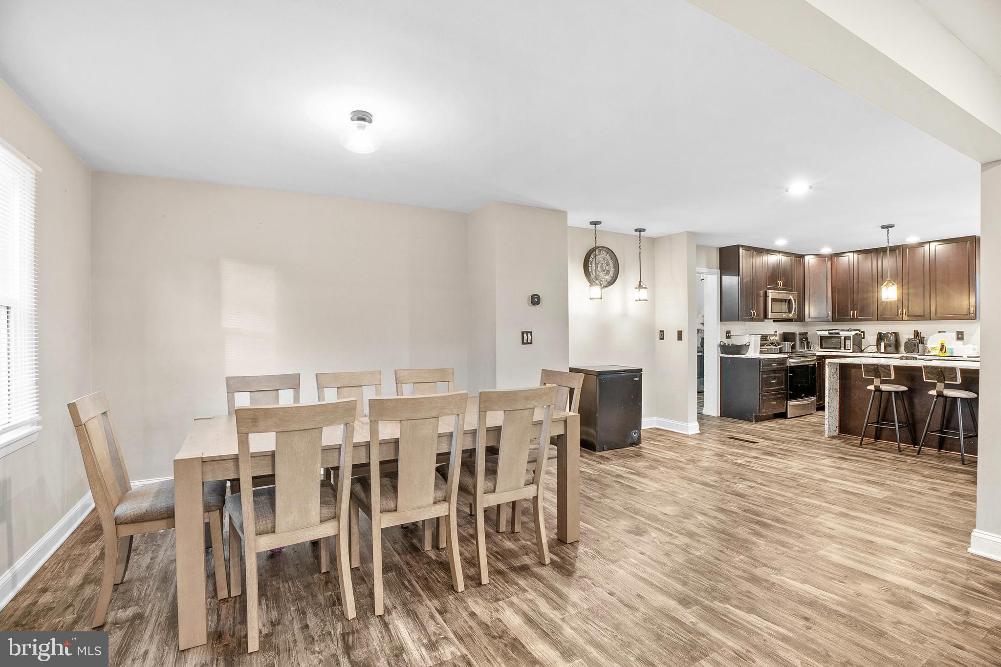 ESSEX/MIDDLE RIVER - Residential