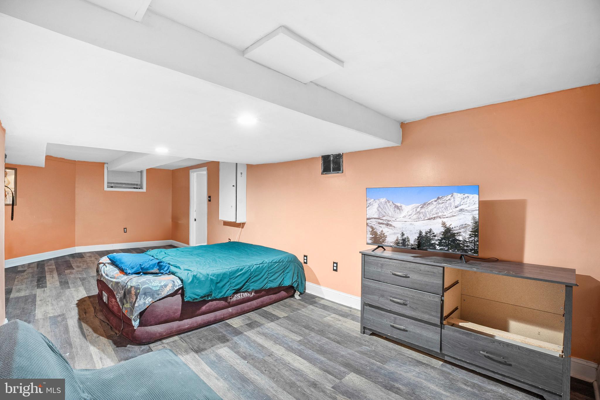 ESSEX/MIDDLE RIVER - Residential