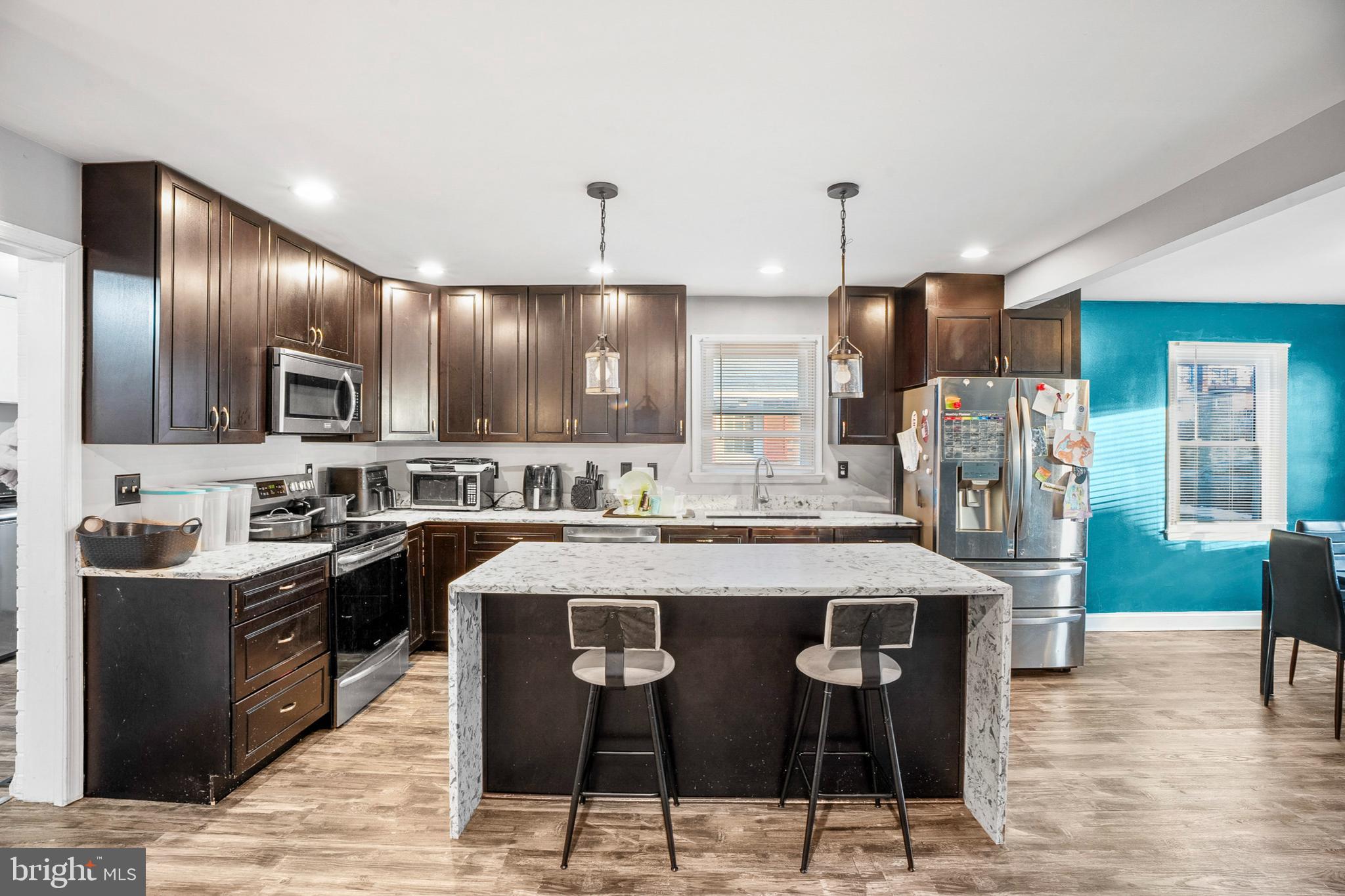 ESSEX/MIDDLE RIVER - Residential