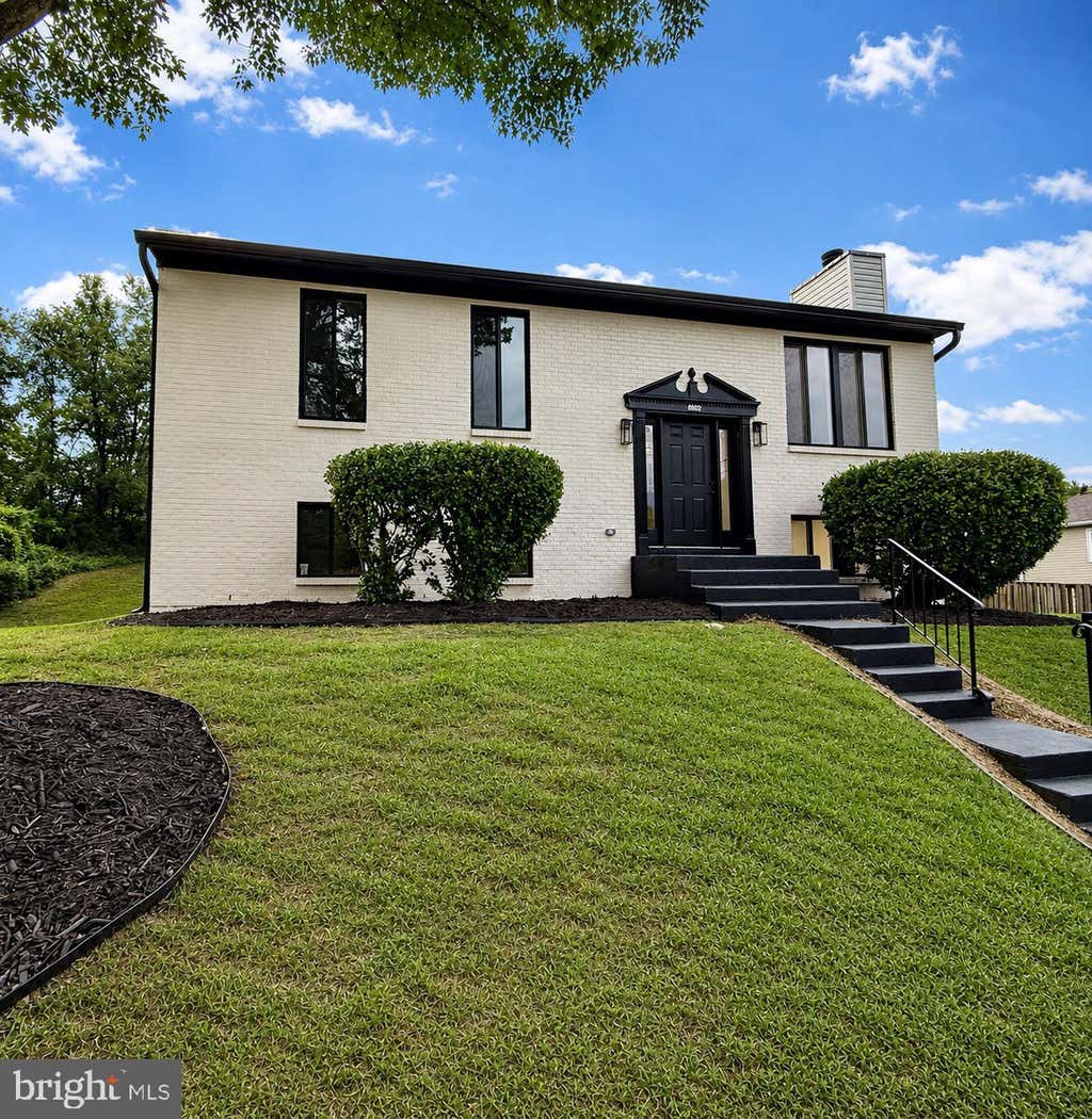 Photo of 8802 Rosanne Court, CLINTON, MD 20735 (MLS # MDPG2216986)