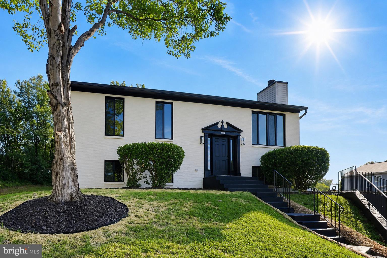 8802 ROSANNE COURT