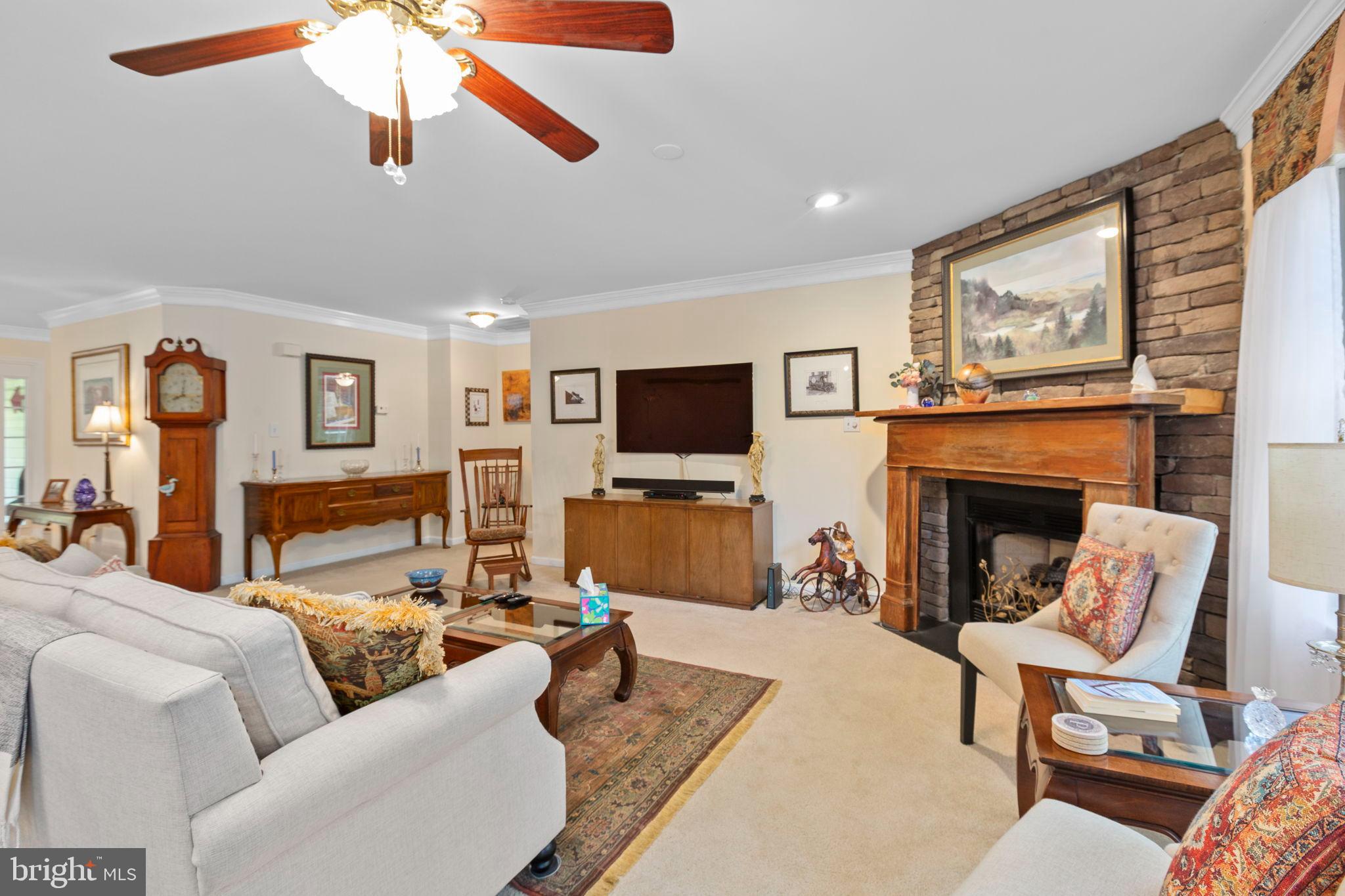 PRESIDENTIAL LAKES - Residential