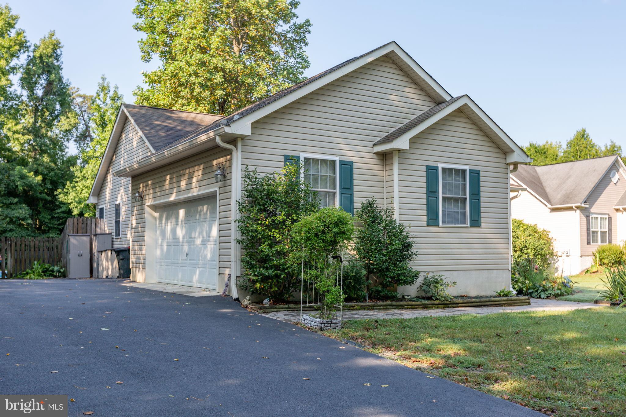 PRESIDENTIAL LAKES - Residential