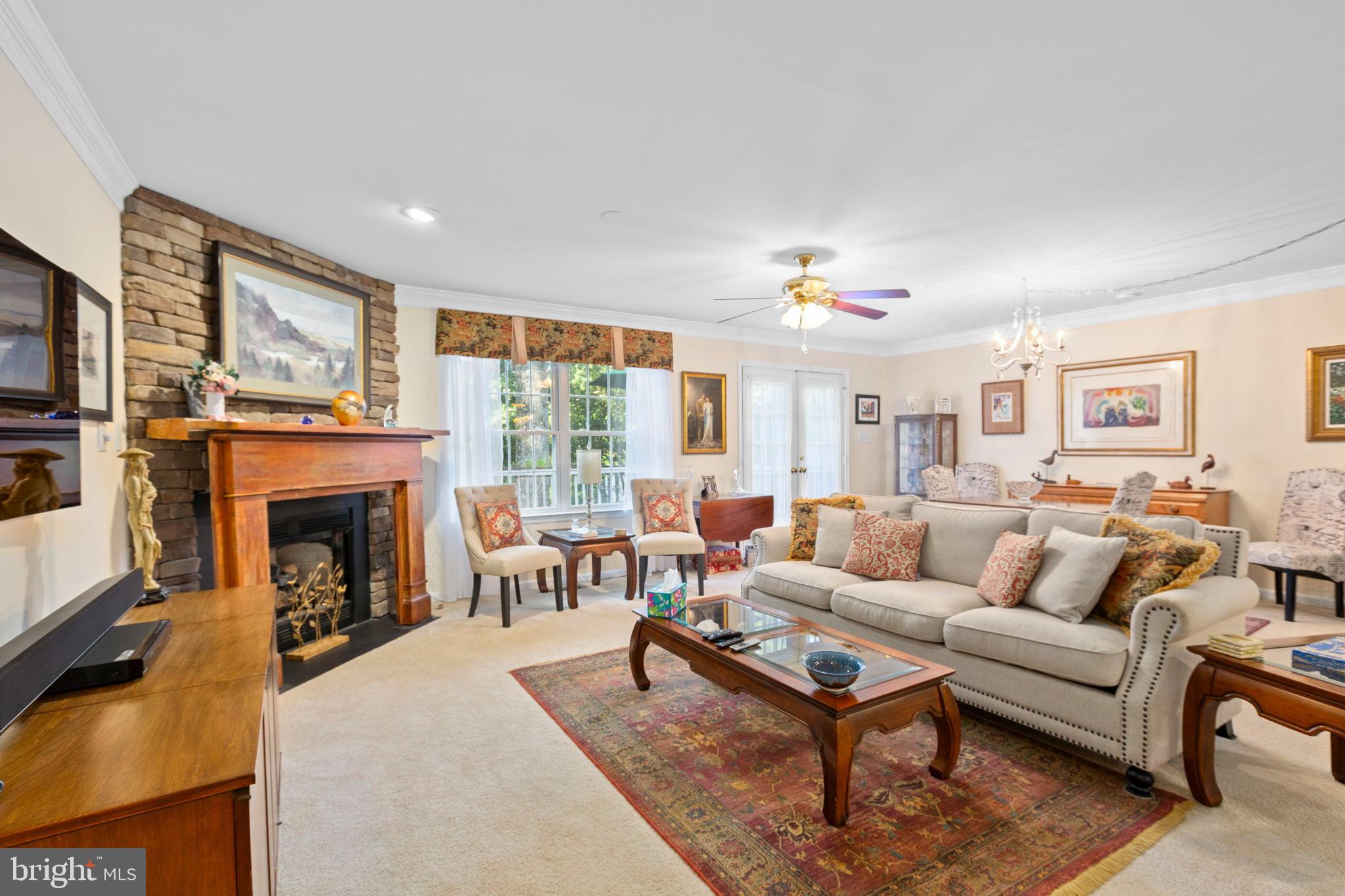 PRESIDENTIAL LAKES - Residential